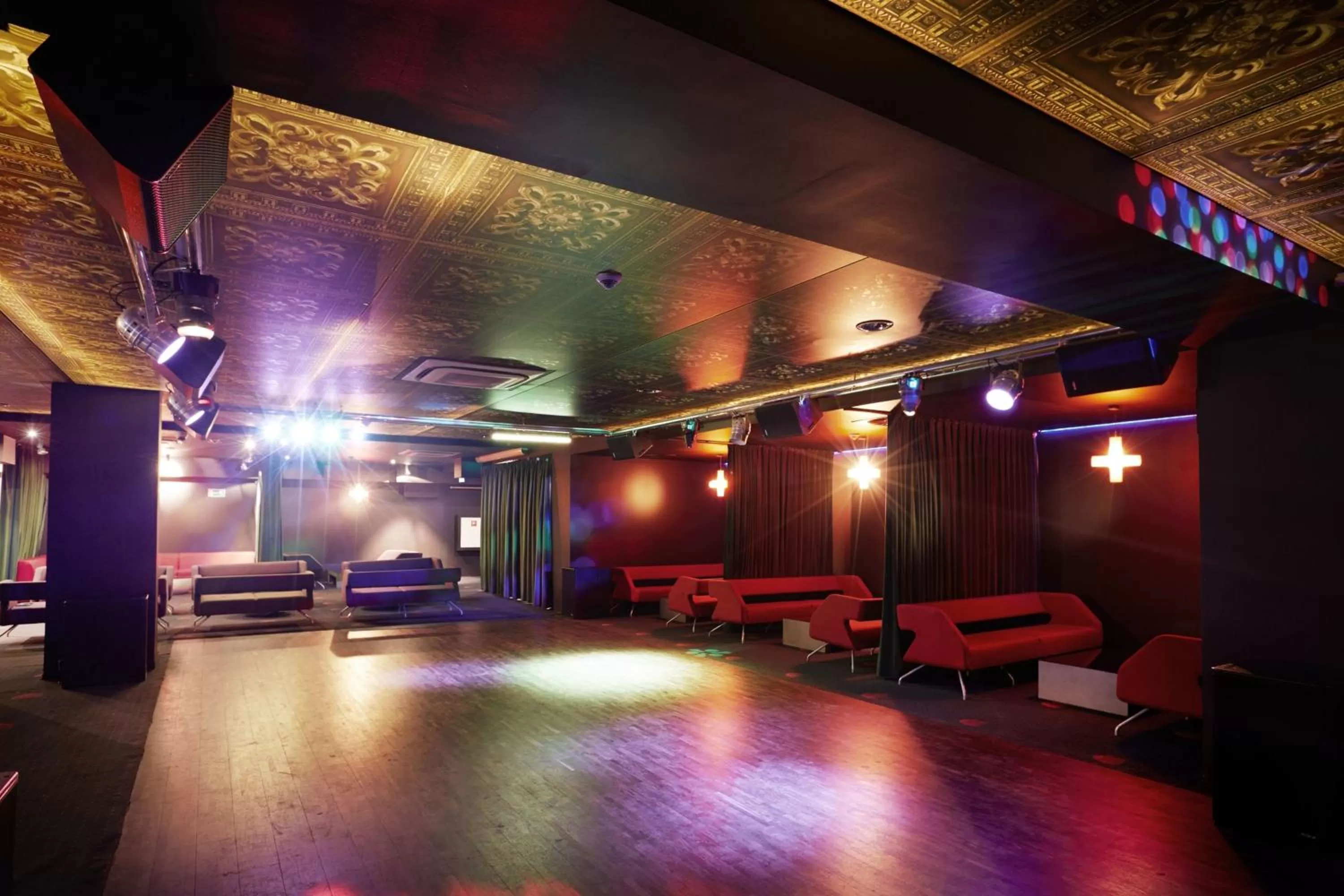 Nightclub / DJ in Ultra Marine by Zdrojowa