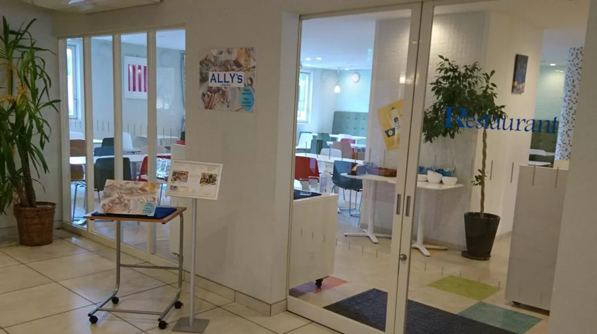 Restaurant/places to eat in La'gent Hotel Osaka Bay