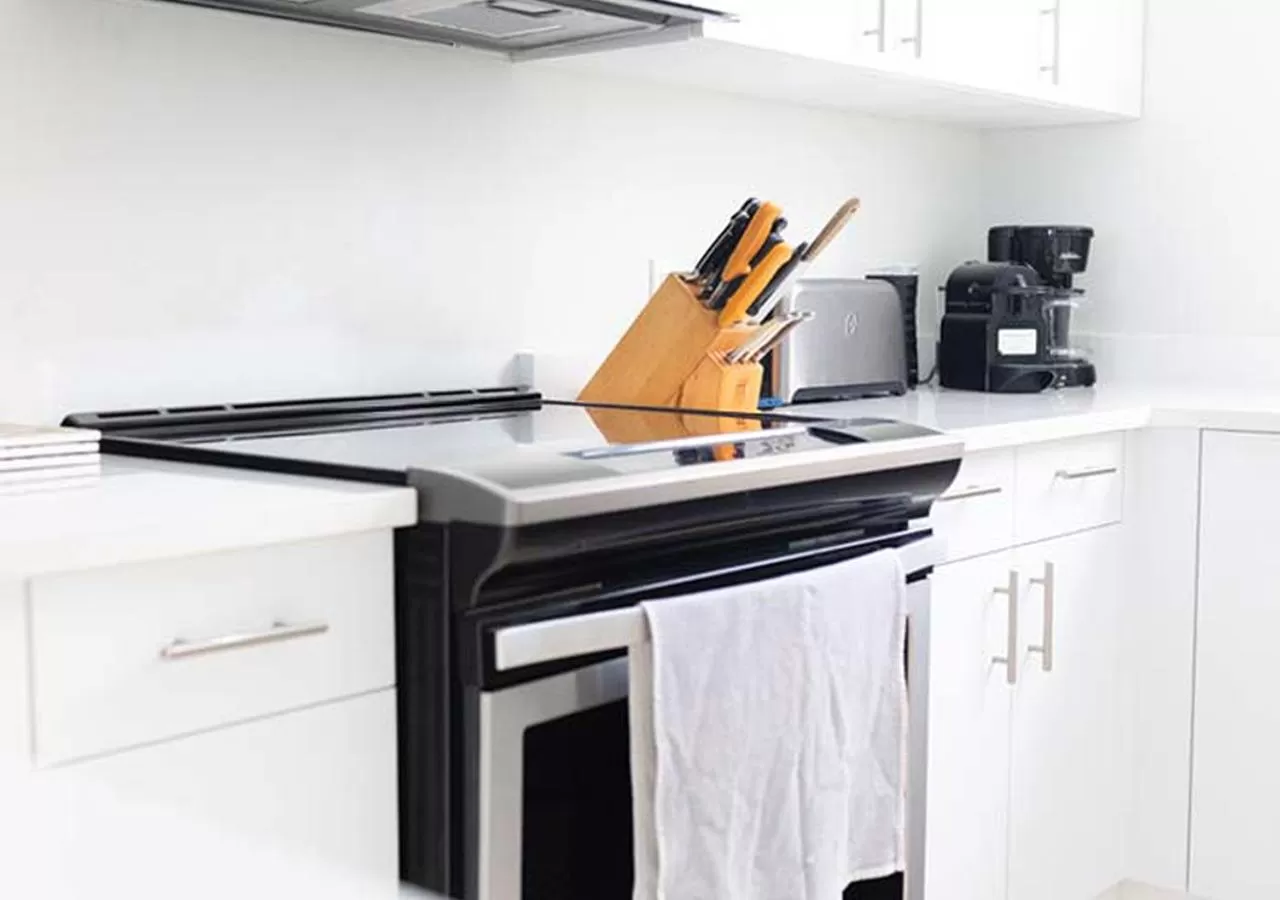 Kitchen or kitchenette, Kitchen/Kitchenette in Palm Cay Marina and Resort