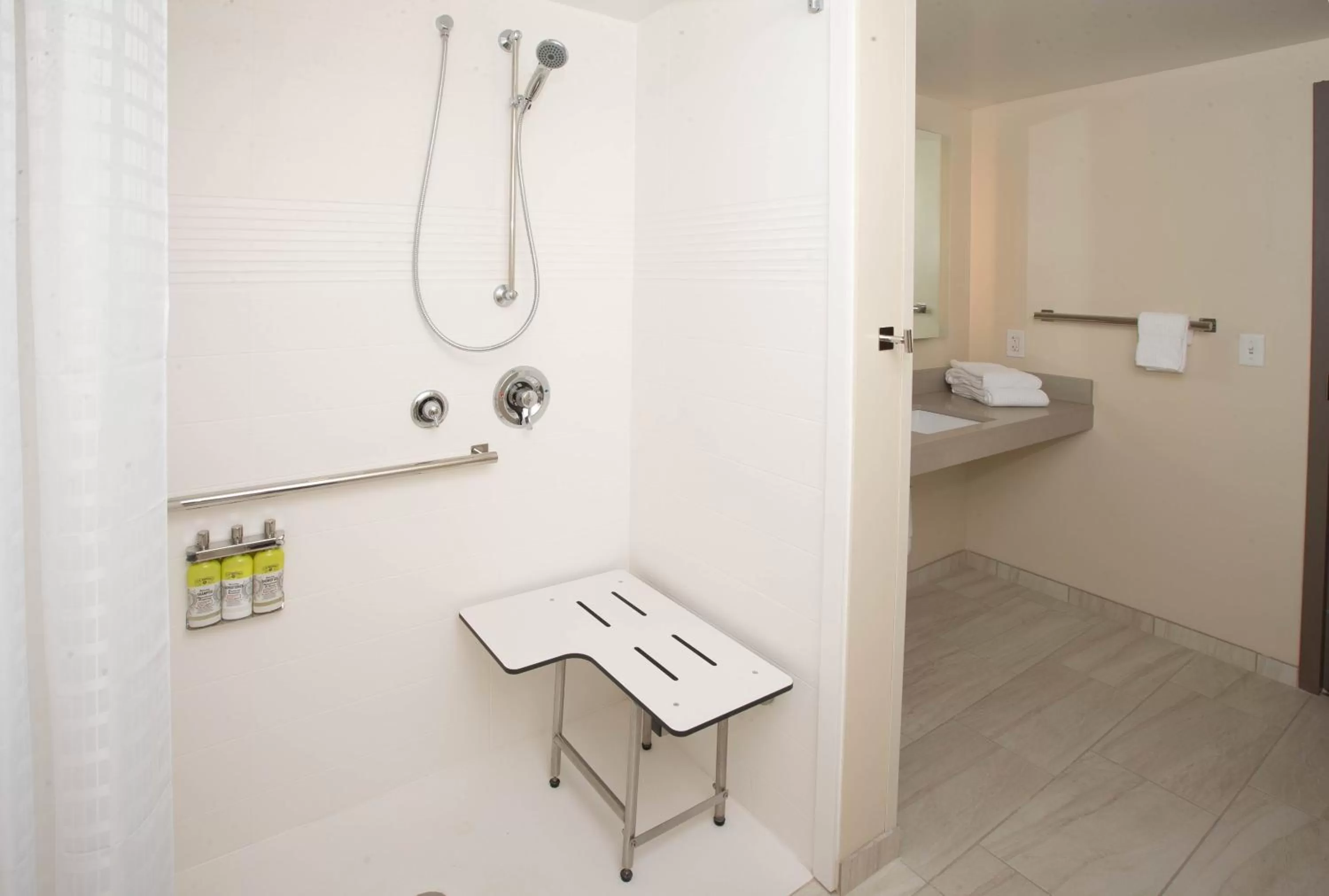 Bathroom in Candlewood Suites - Cleveland South - Independence by IHG