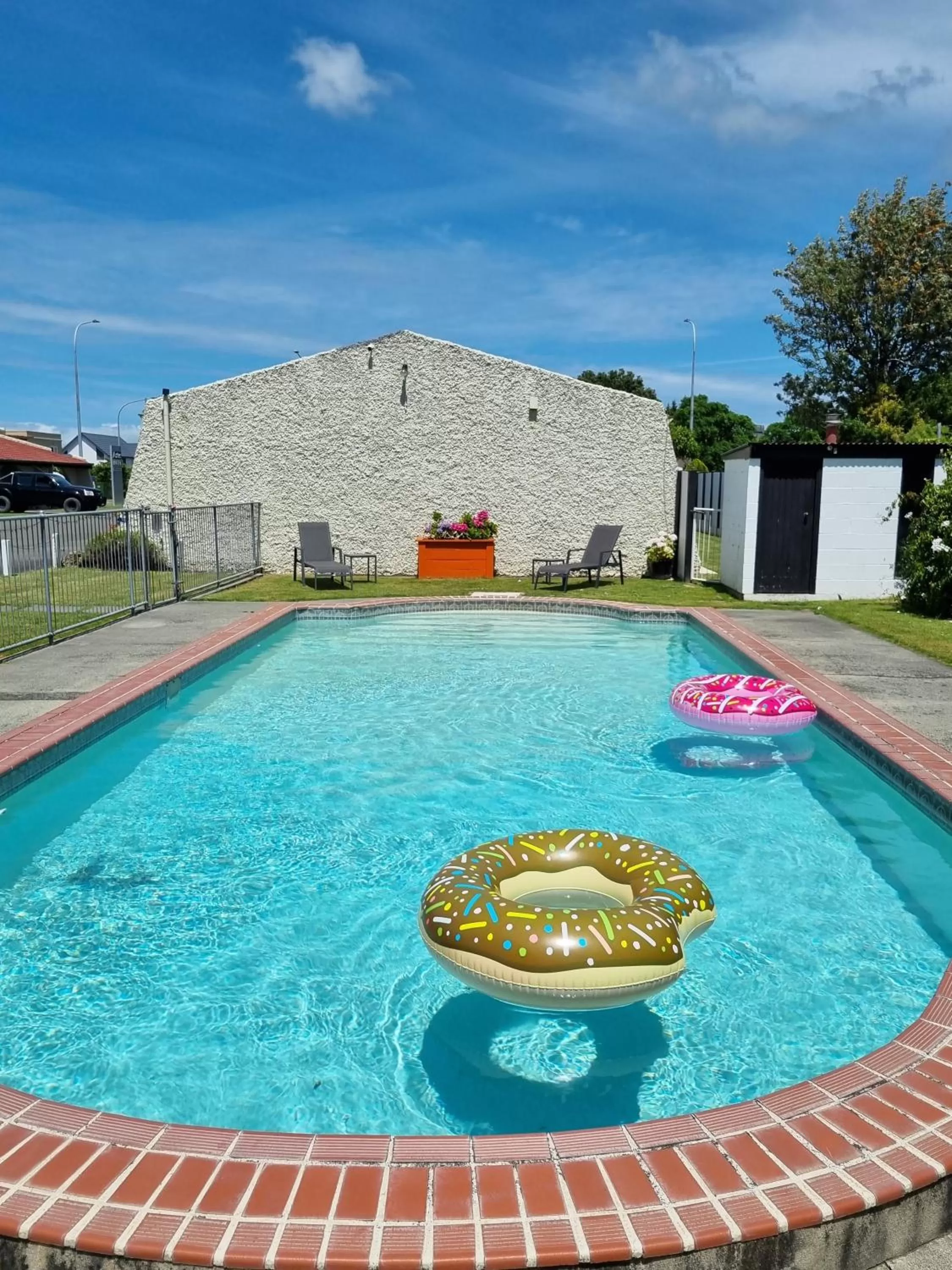 Swimming pool in Aztec Motel