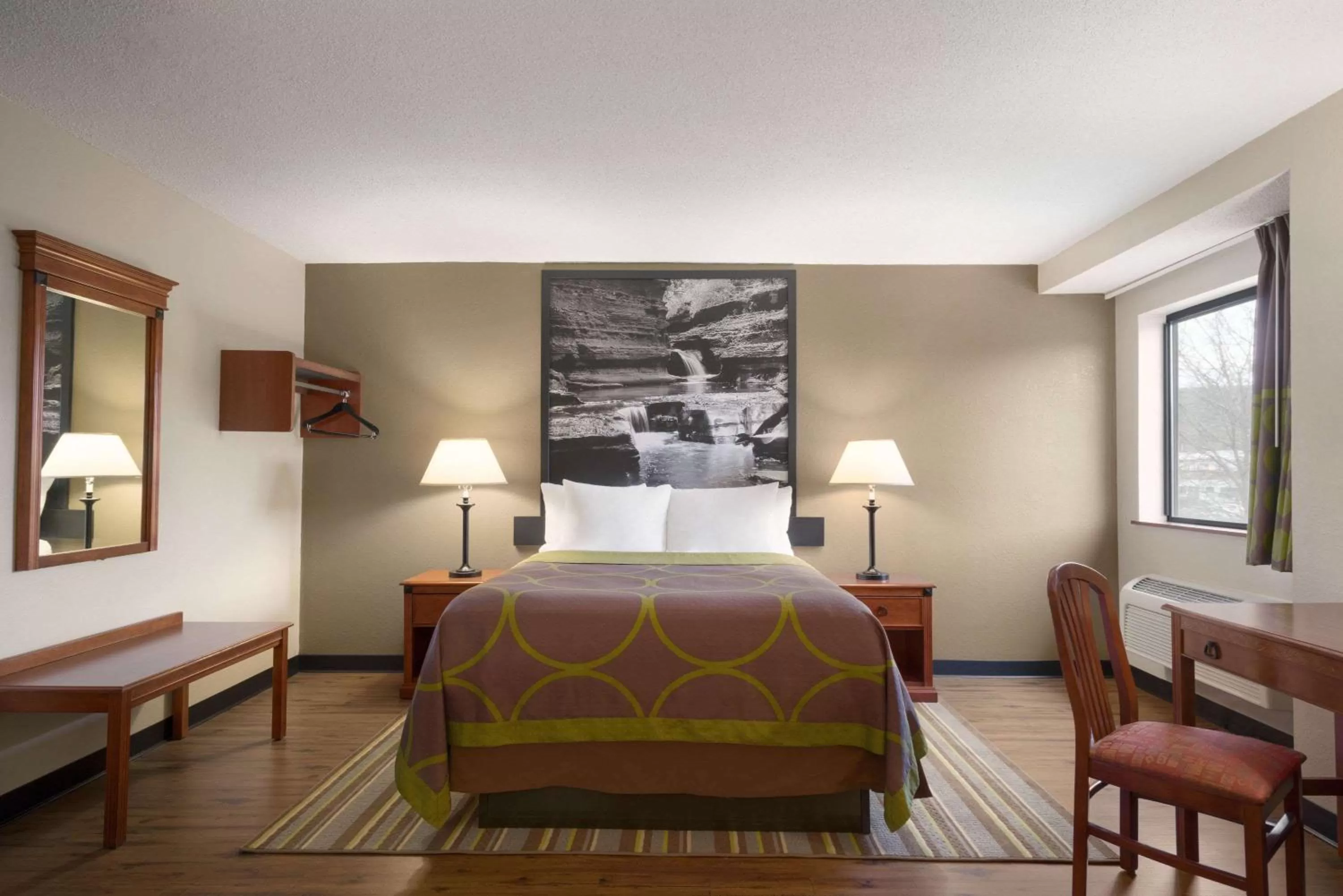 Queen Studio Suite - Non-Smoking in Super 8 by Wyndham Ithaca