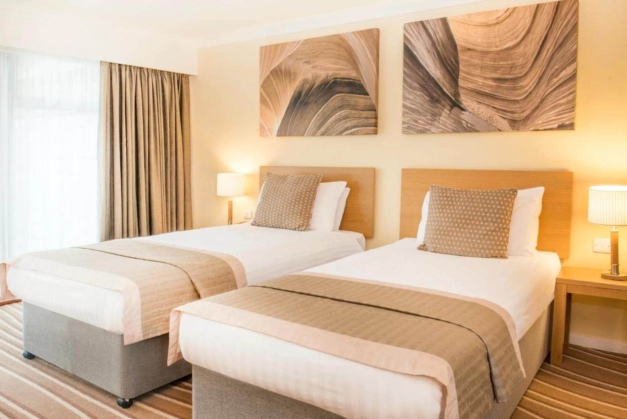 Bathroom, Bed in De Vere Cotswold Water Park