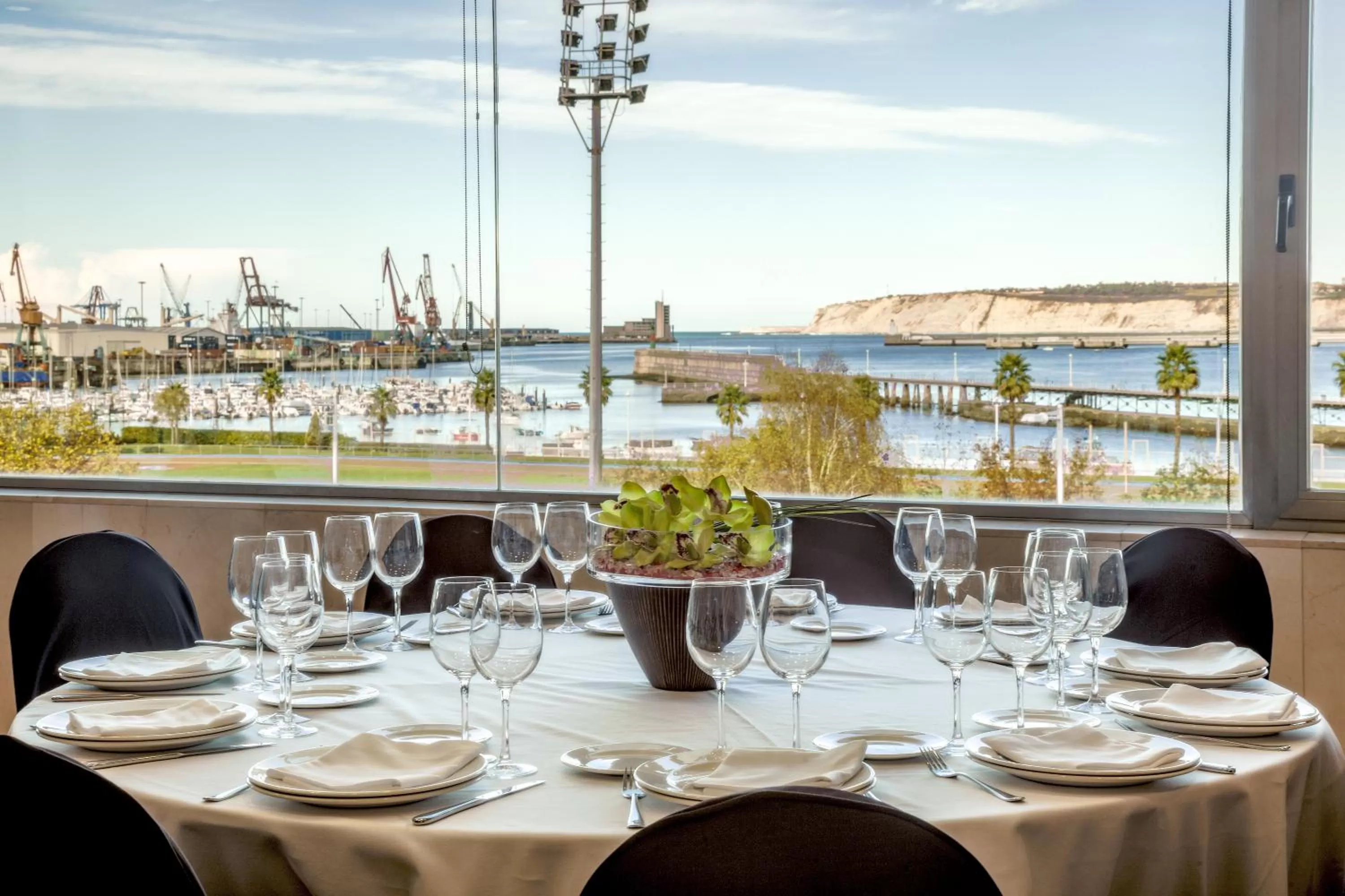 Restaurant/places to eat in Hotel URH Palacio de Oriol