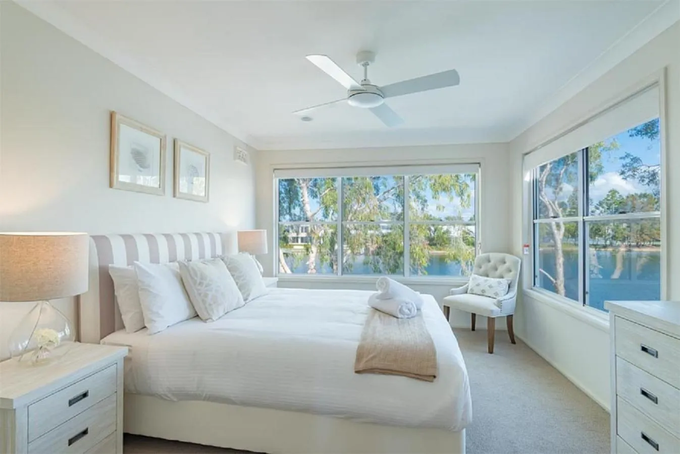 Bed in Noosa Entrance Waterfront Resort