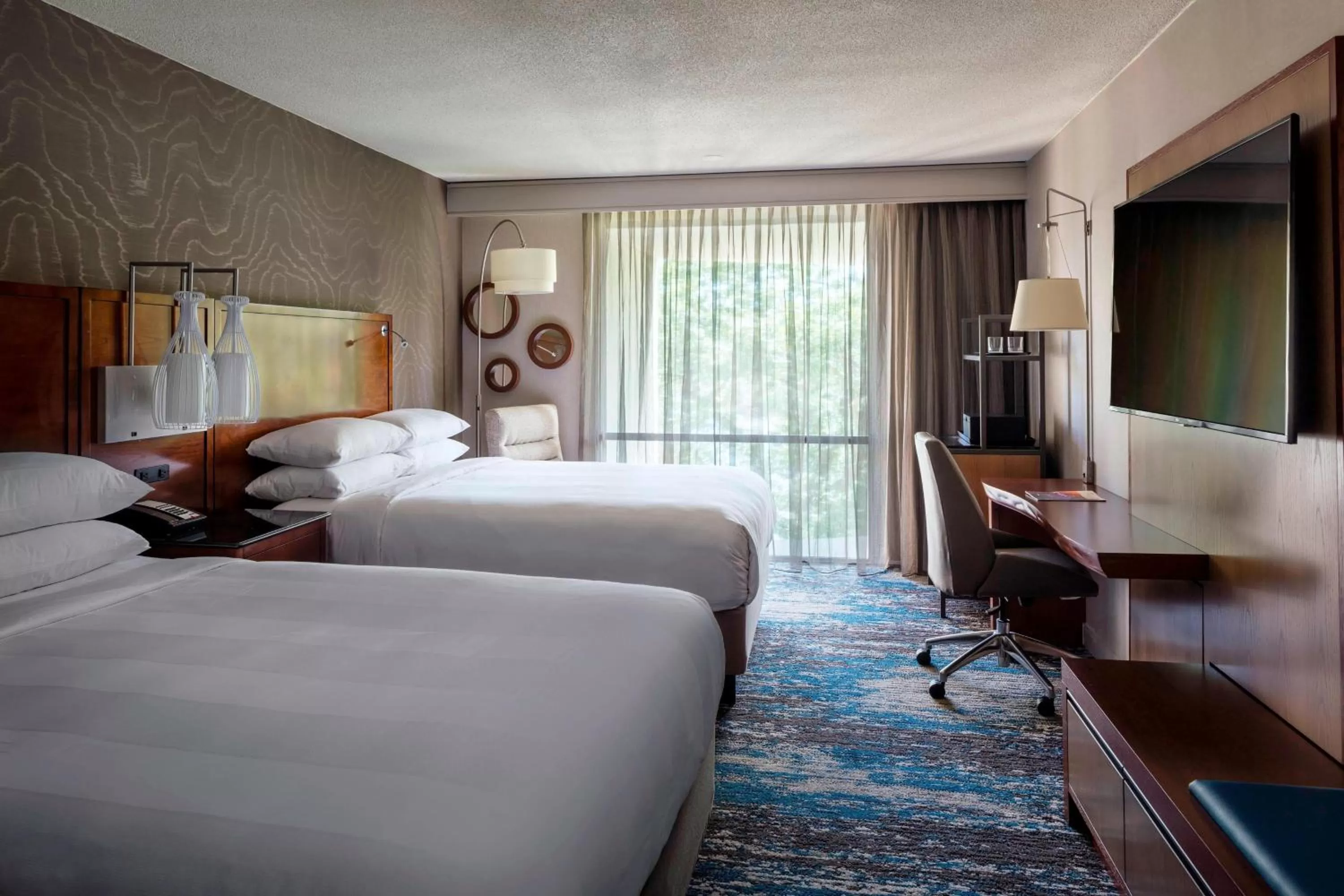 Photo of the whole room, Bed in Boston Marriott Newton