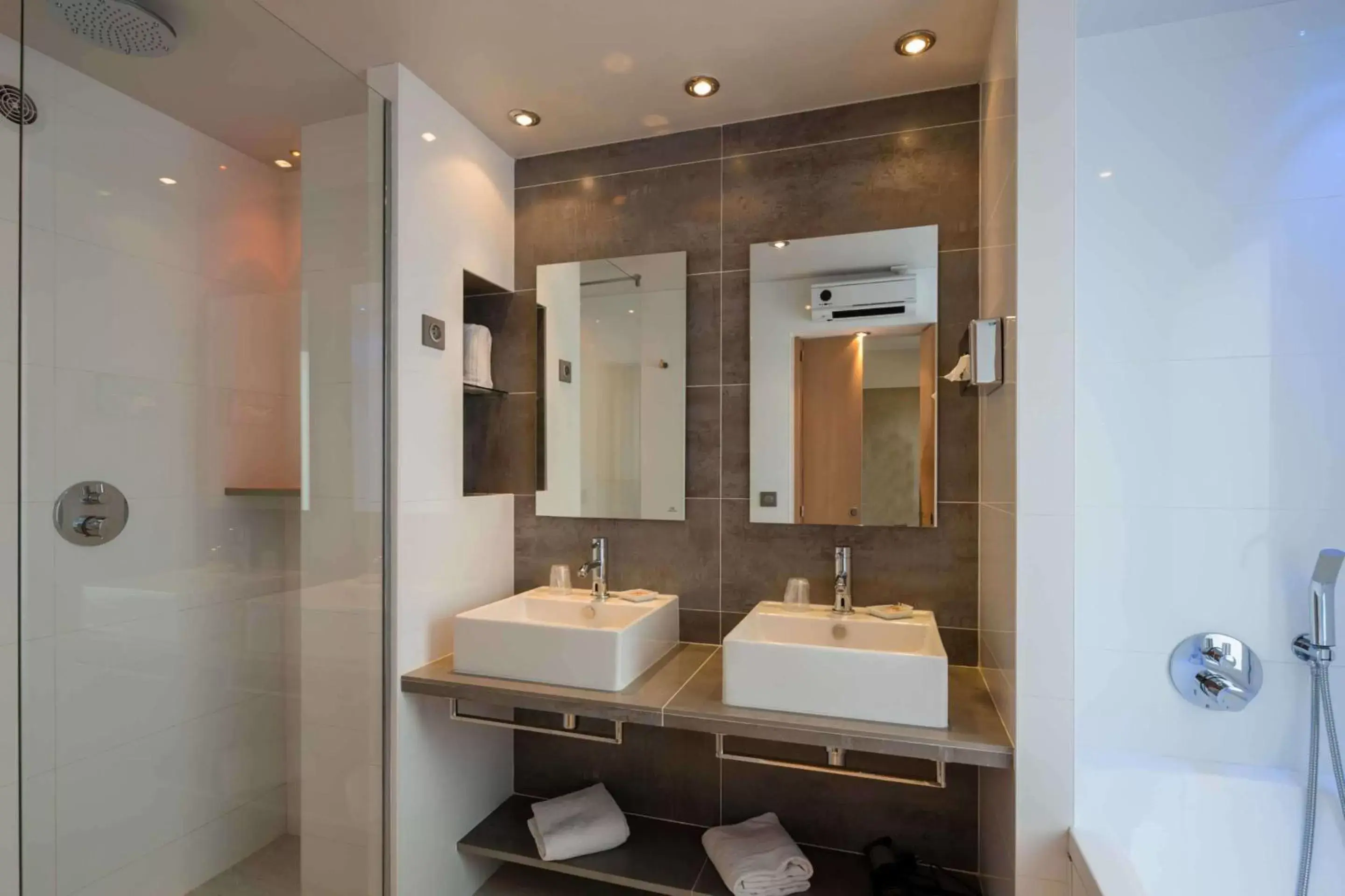 Executive Room with Terrace in Best Western Plus Le Lavarin Executive Room with Terrace in Best Western Plus Le Lavarin