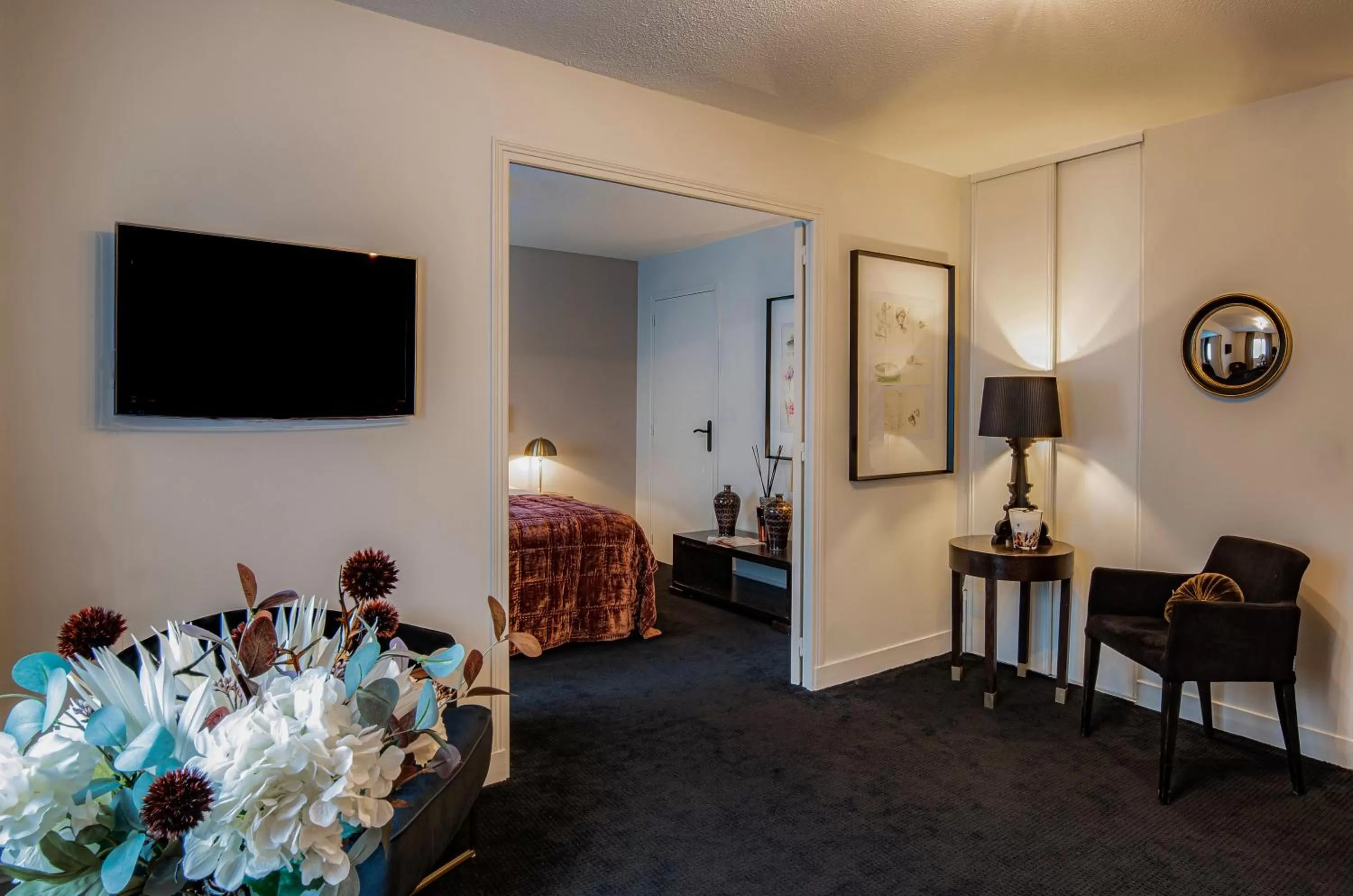 Photo of the whole room in Hôtel Quorum