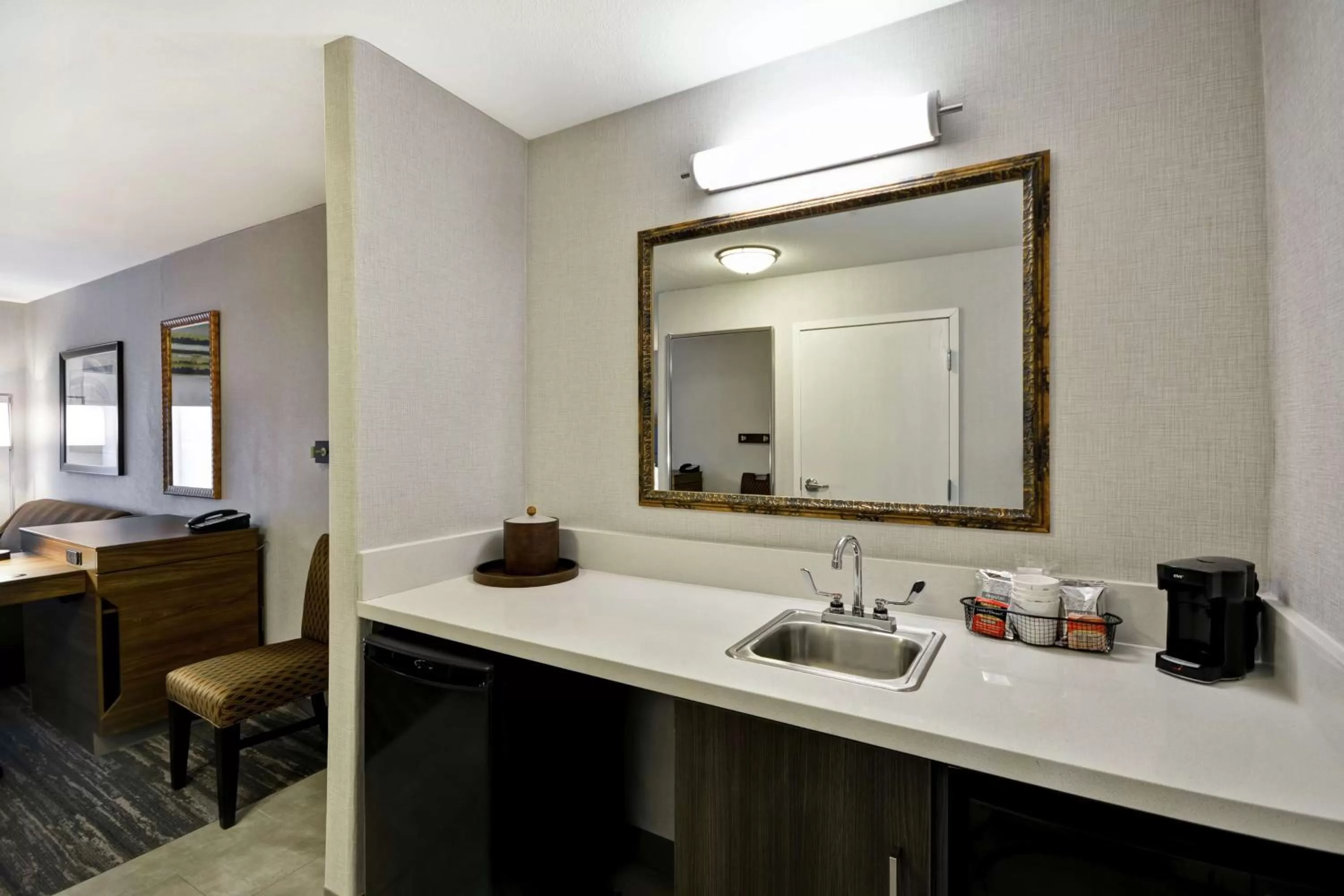 Kitchen or kitchenette in Hampton Inn & Suites Yuma