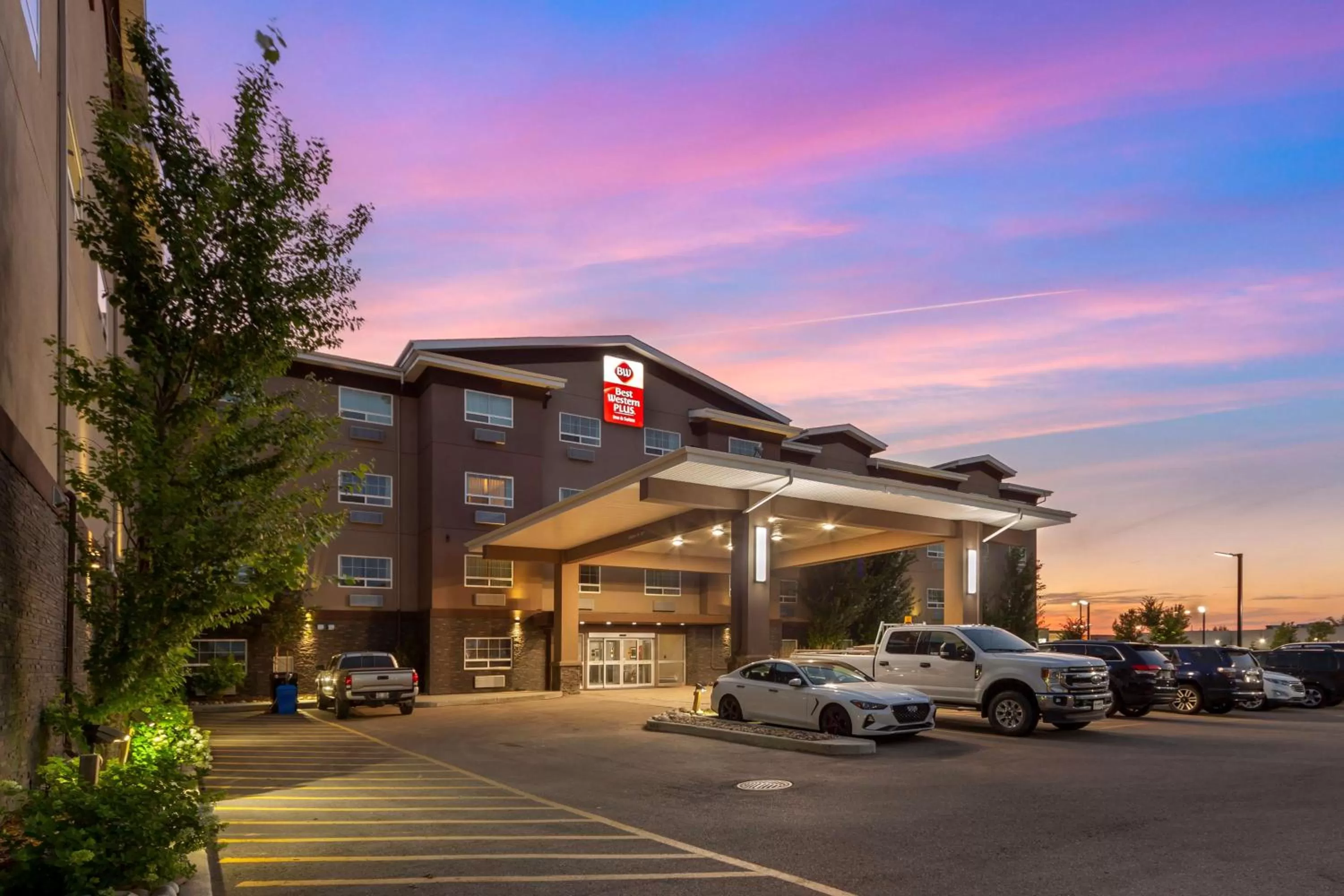 Property building in Best Western PLUS Fort Saskatchewan Inn & Suites