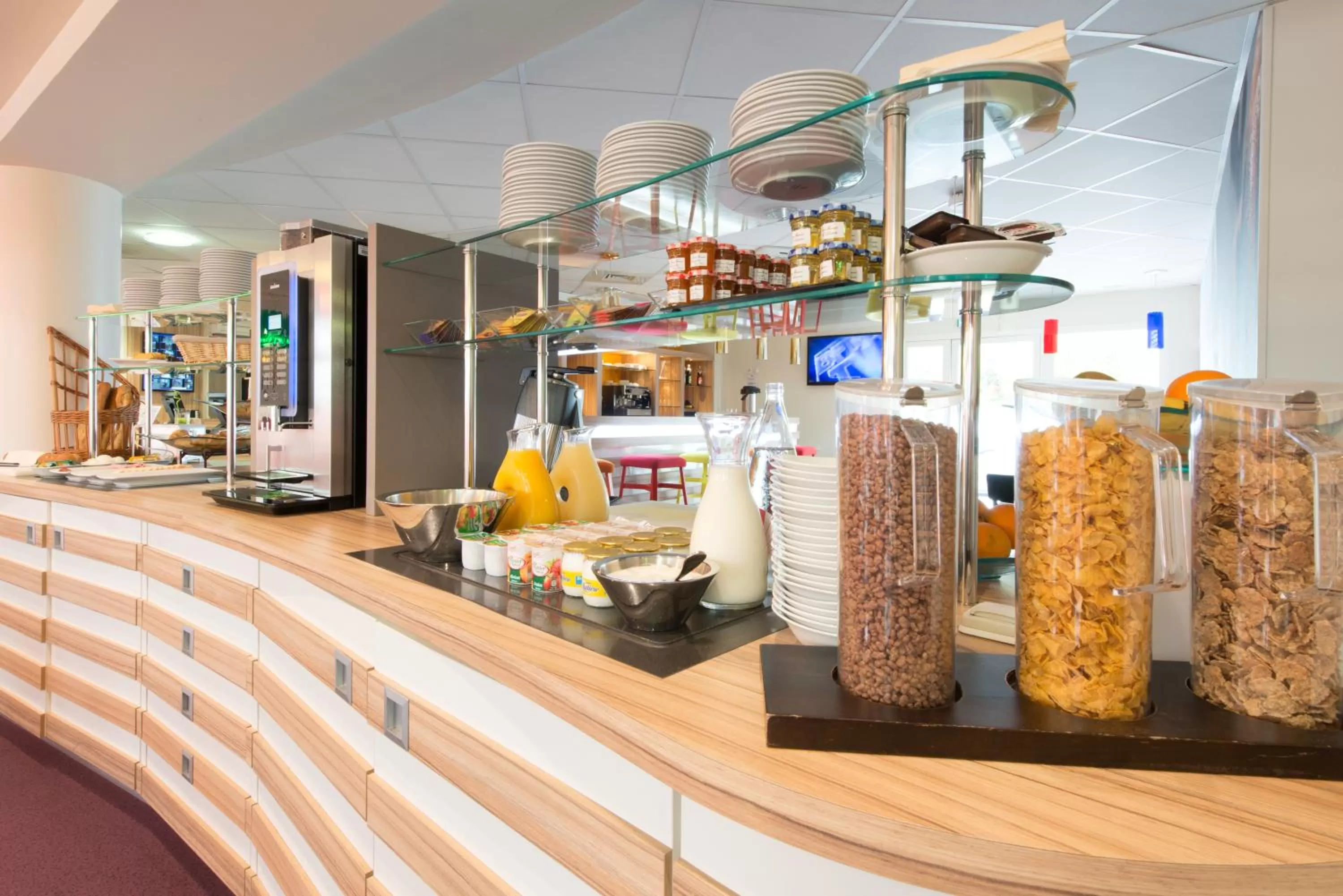 Buffet breakfast in ibis Styles La Rochelle Centre les Minimes