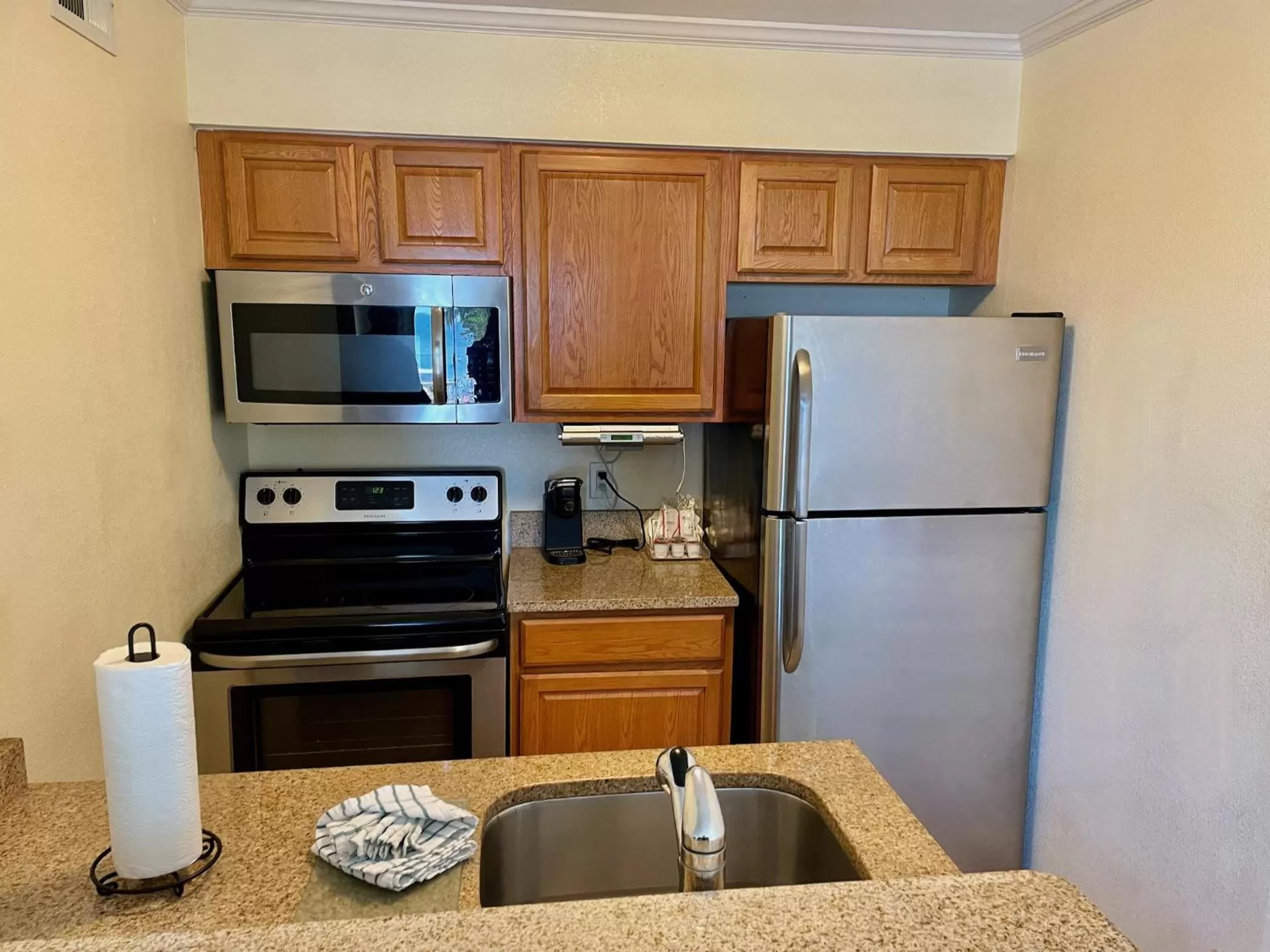 Kitchen or kitchenette, Kitchen/Kitchenette in 2 Bed Condo with Balcony Facing Pool and Sunsets!