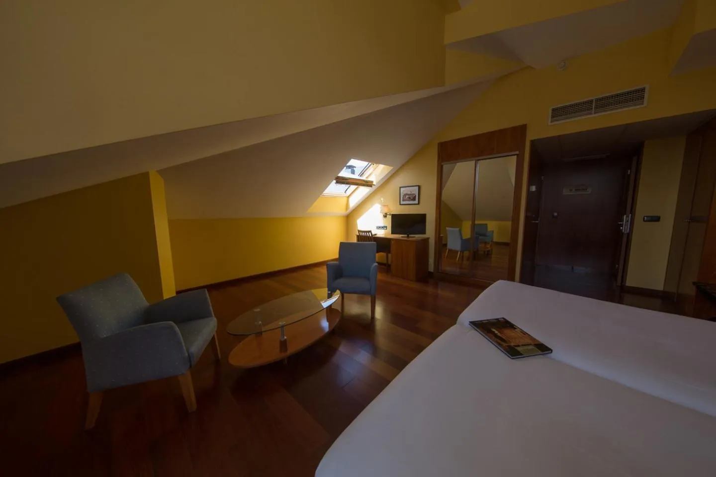 Photo of the whole room, Bed in Hotel Aroi Bierzo Plaza
