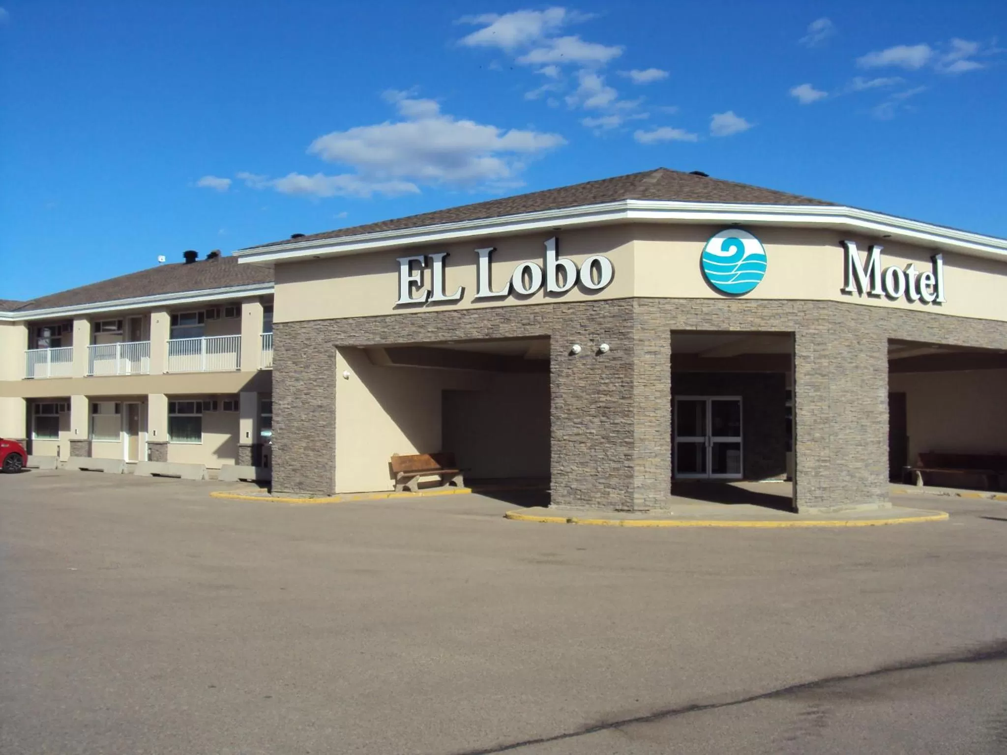 Property building in El Lobo Motel