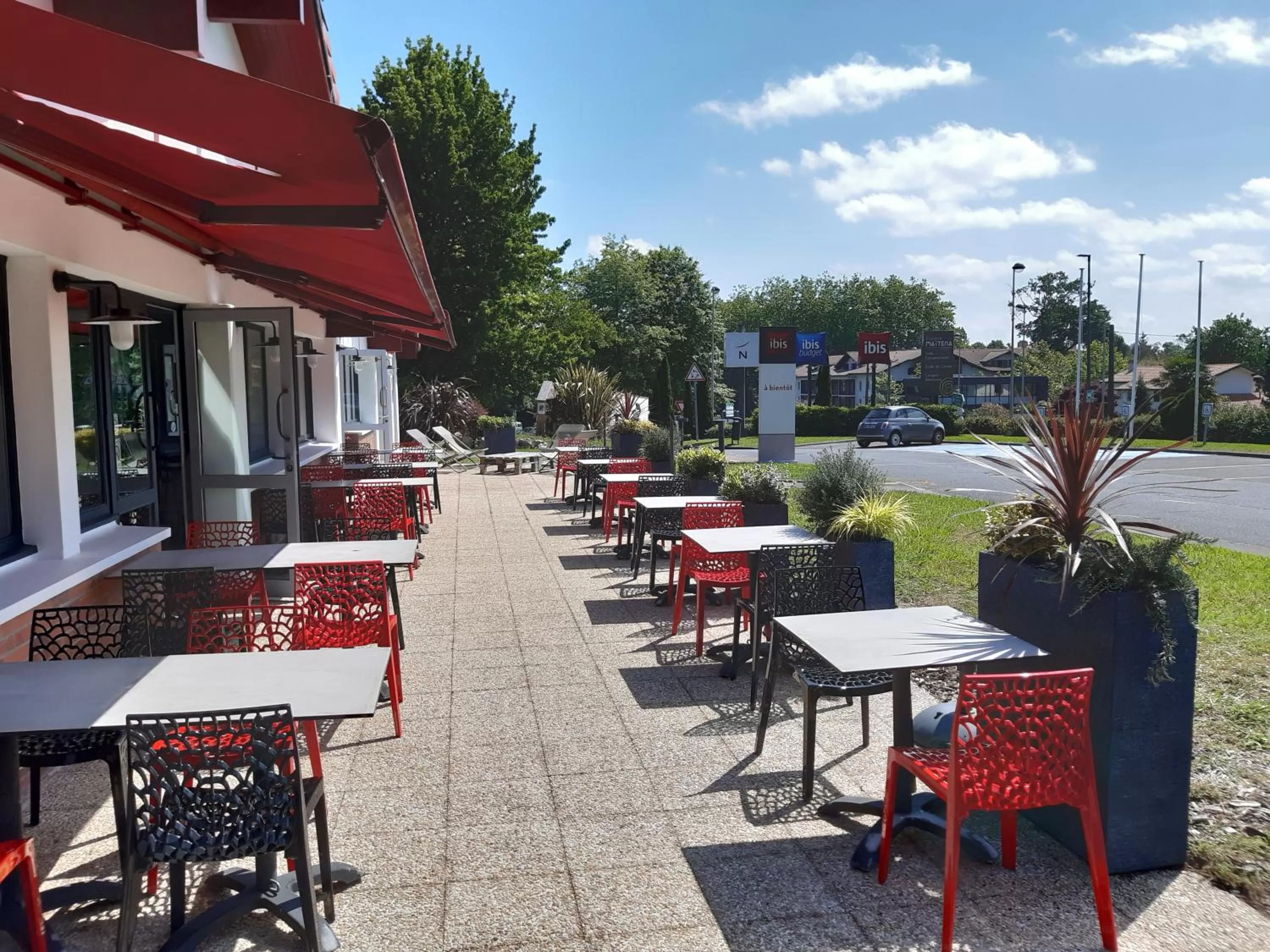 Patio in ibis Biarritz Anglet Aéroport