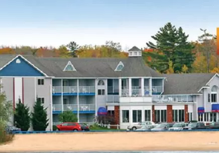 Property building in Ramada by Wyndham Mackinaw City Waterfront