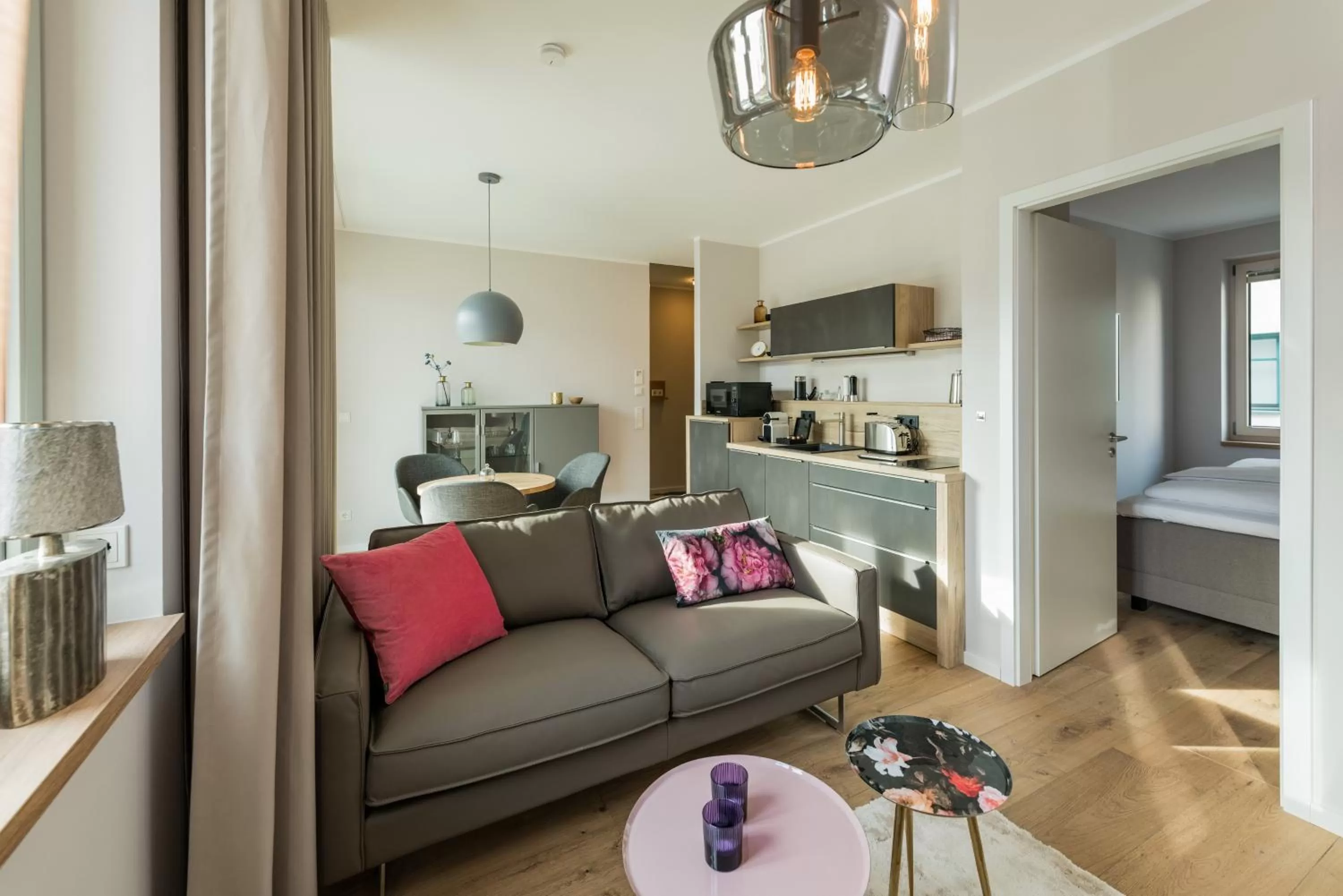 Kitchen or kitchenette, Seating Area in Suites MITTE - Aparthotel