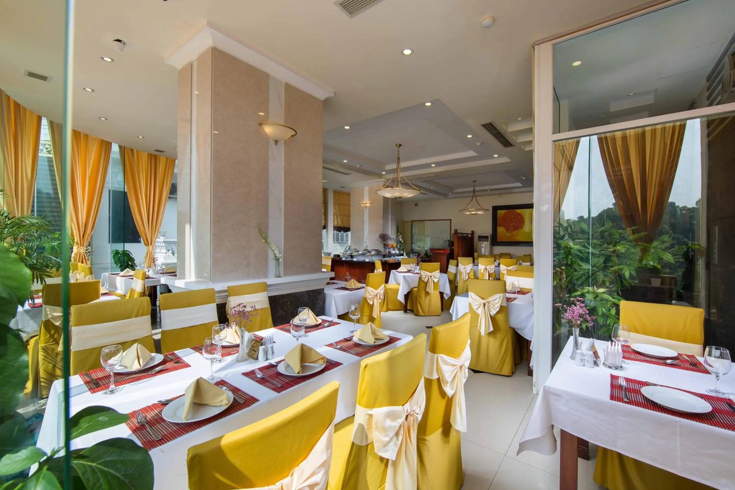Restaurant/places to eat in Danly Hotel