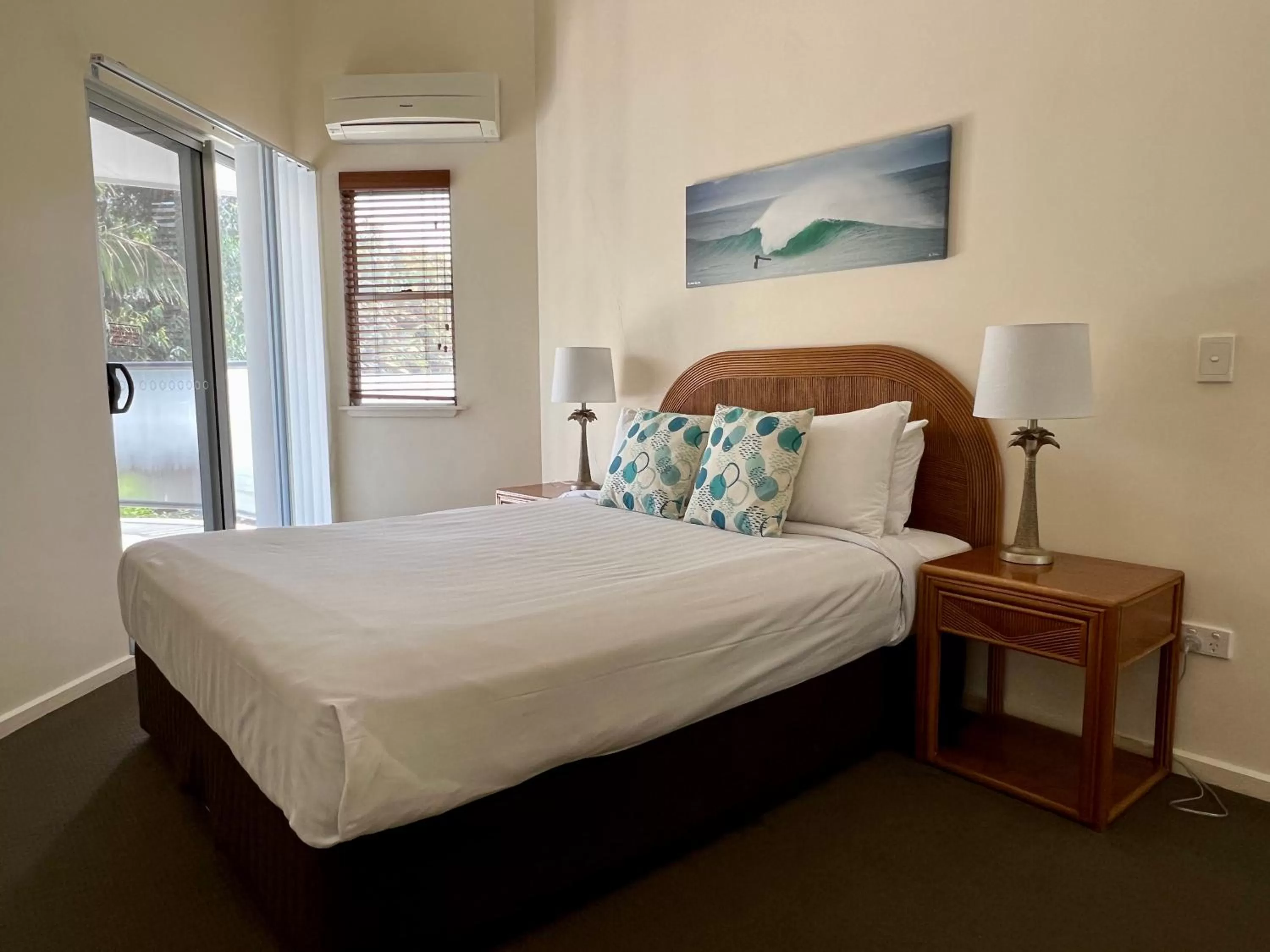 Bedroom, Bed in The Byron Beachcomber