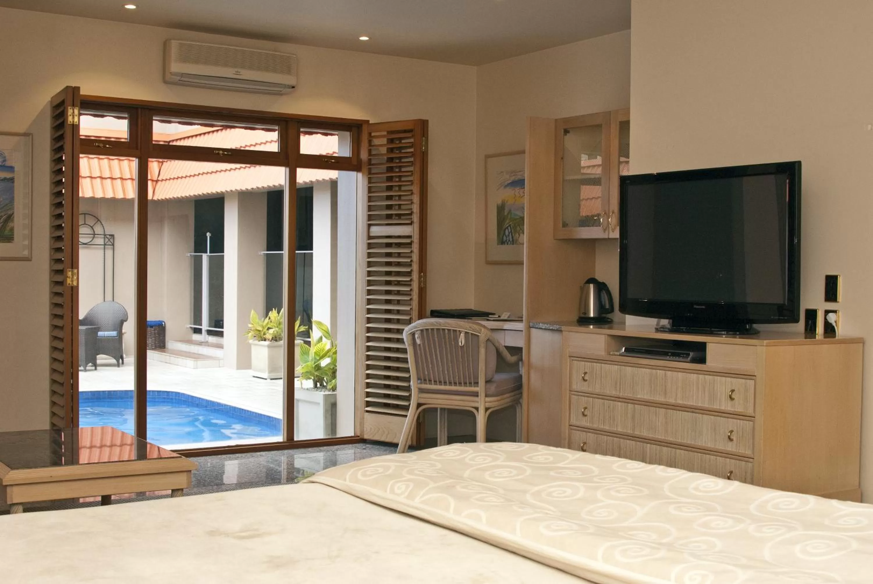 TV and multimedia, Bed in Millennium Hotel & Resort Manuels Taupo