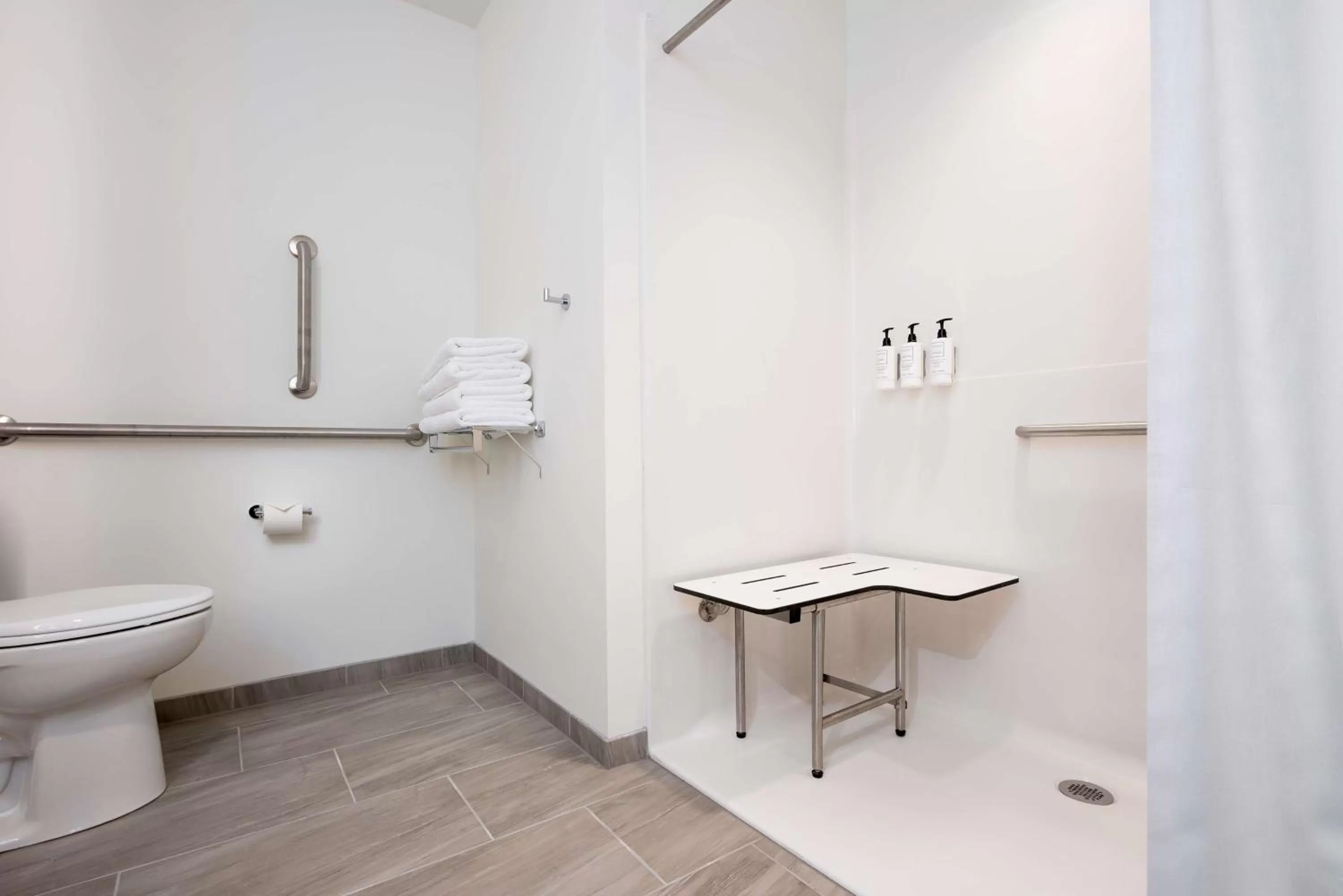 Bathroom in Holman Riverfront Park Hotel Salem, Tapestry By Hilton