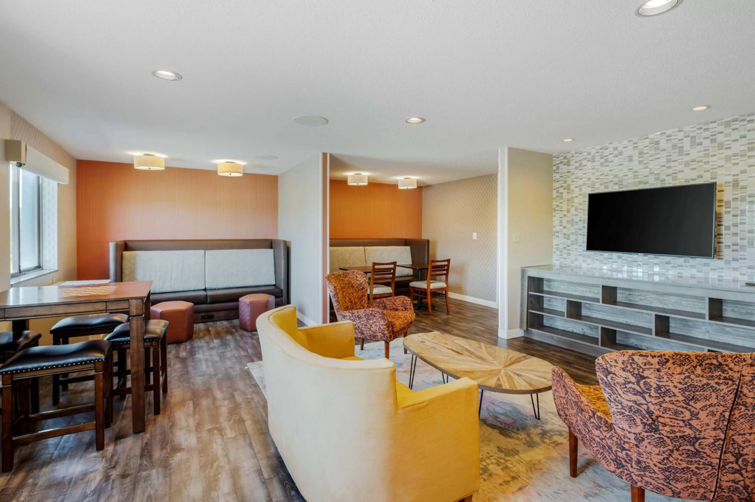 Communal lounge/ TV room in Best Western Plus Warsaw