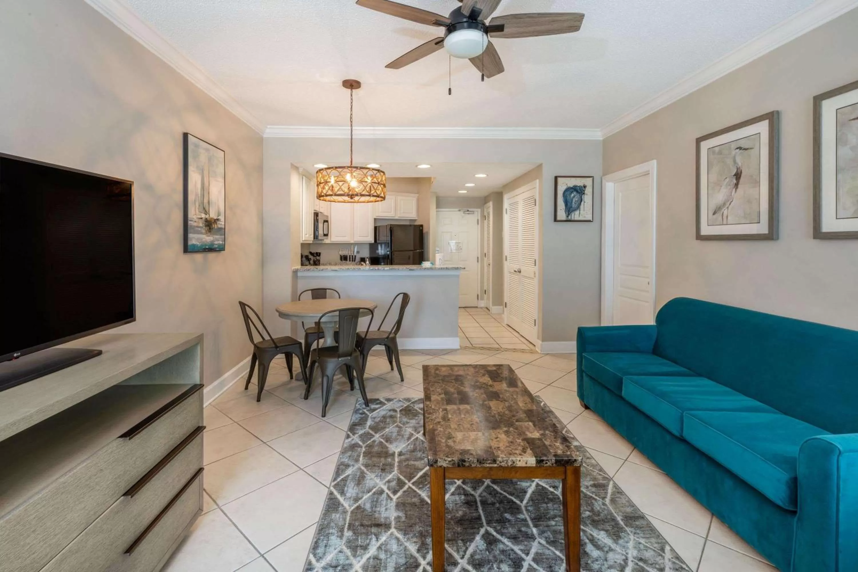 Living room in Palm Beach Resort Orange Beach a Ramada by Wyndham