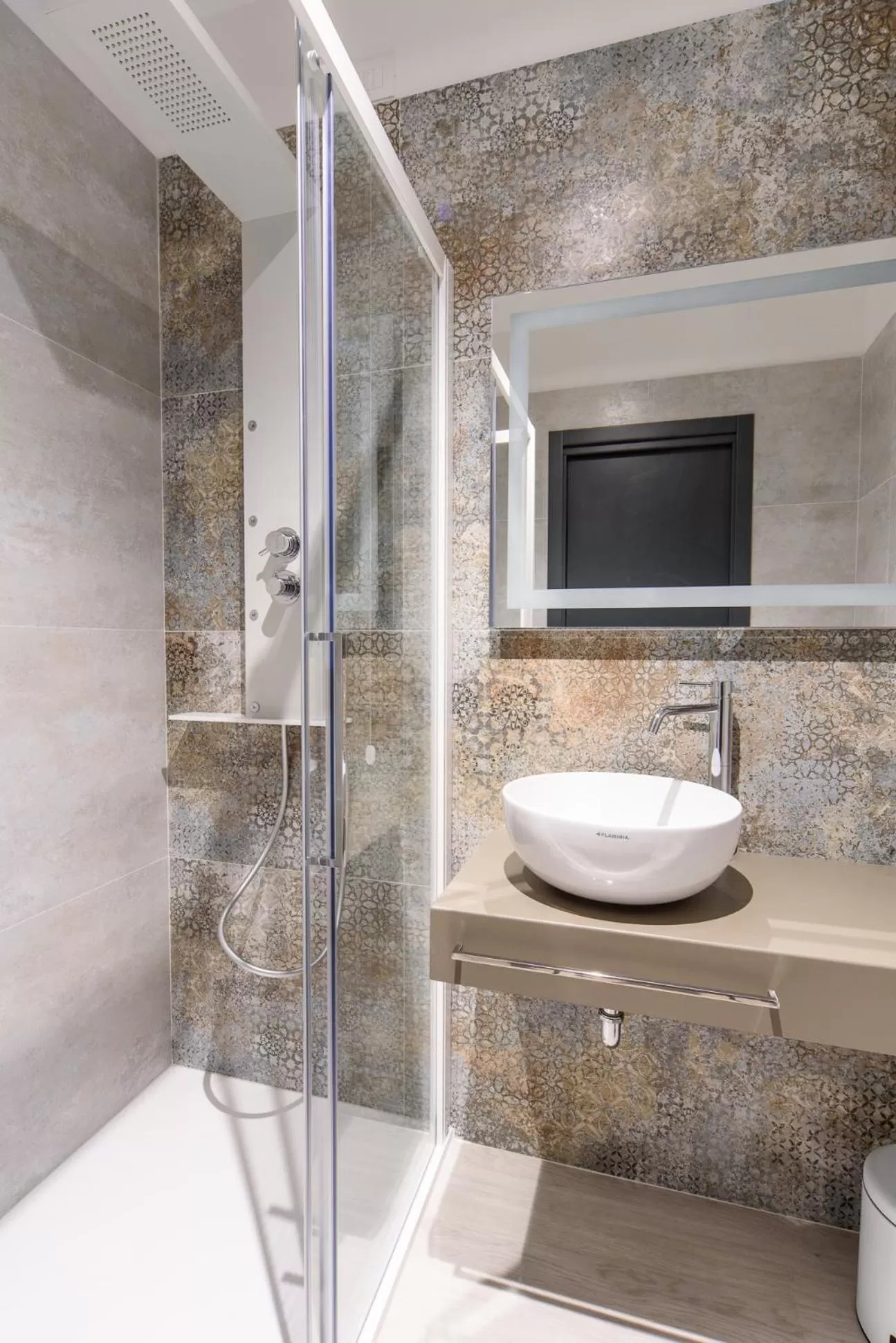 Shower in Hotel Zenit