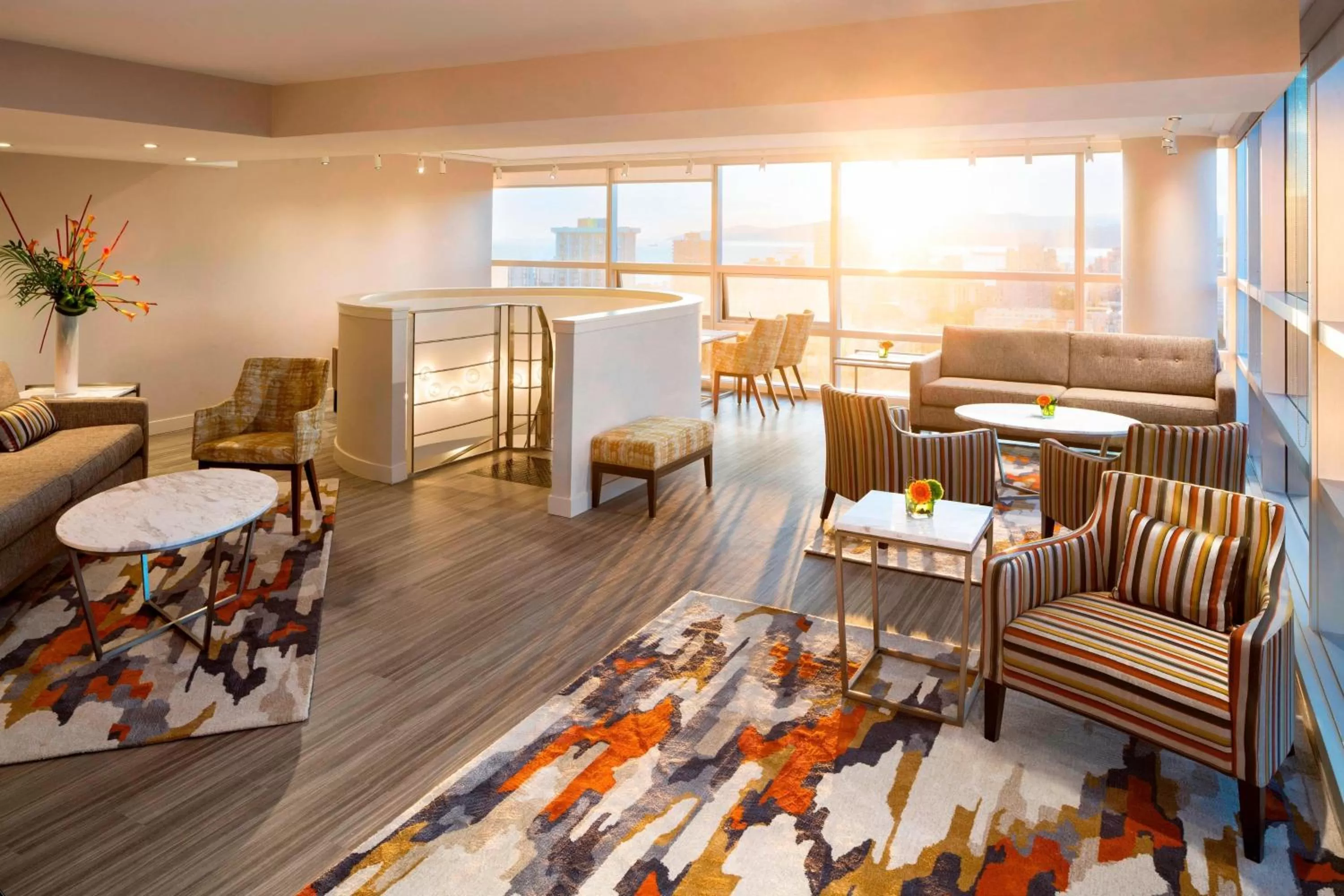 Lounge or bar in Sheraton Vancouver Wall Centre