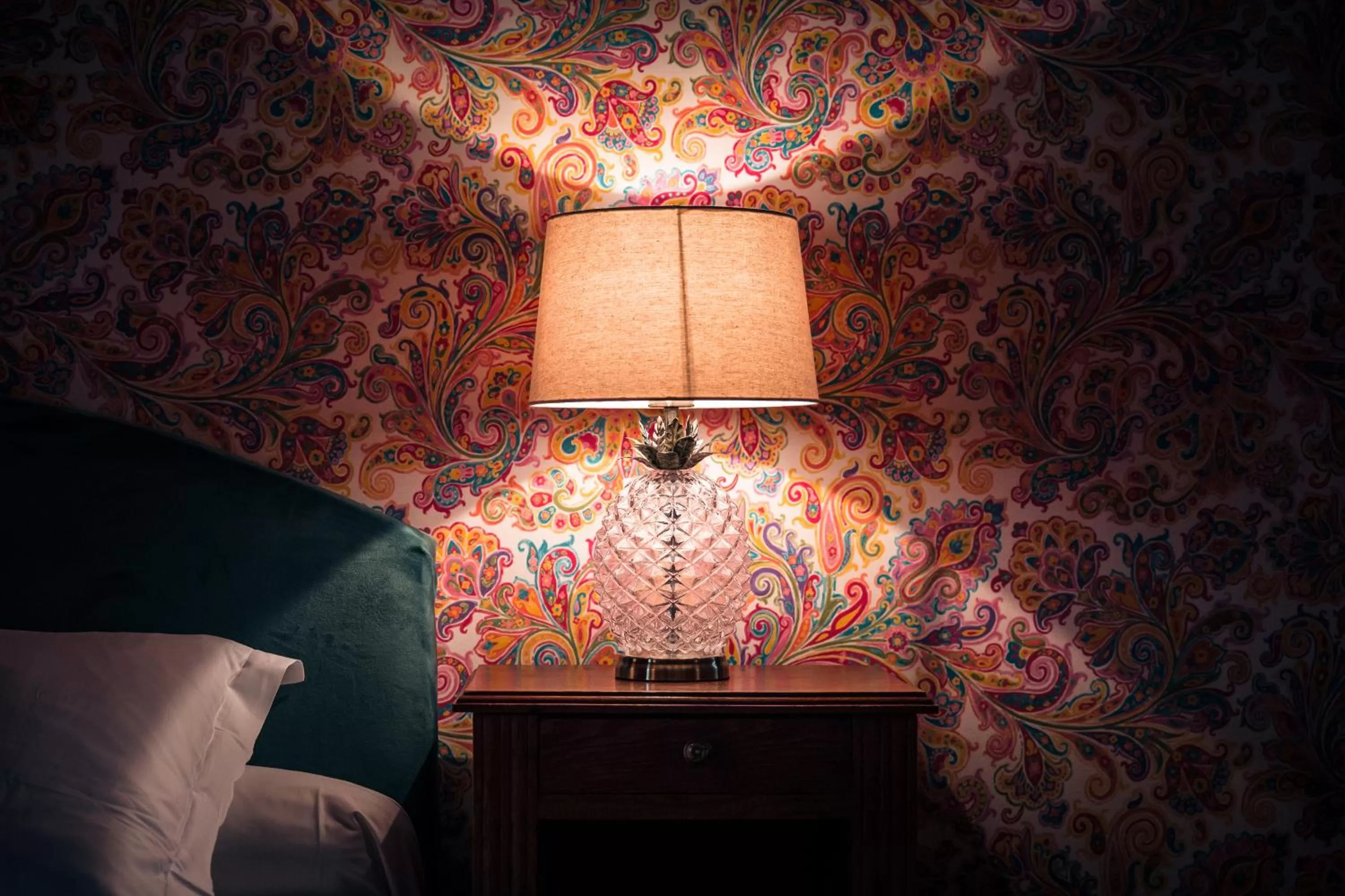 Decorative detail, Bed in Hôtel des Deux Clefs