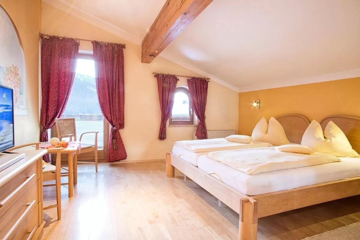 Bed in Hotel in the HEART of the Alps