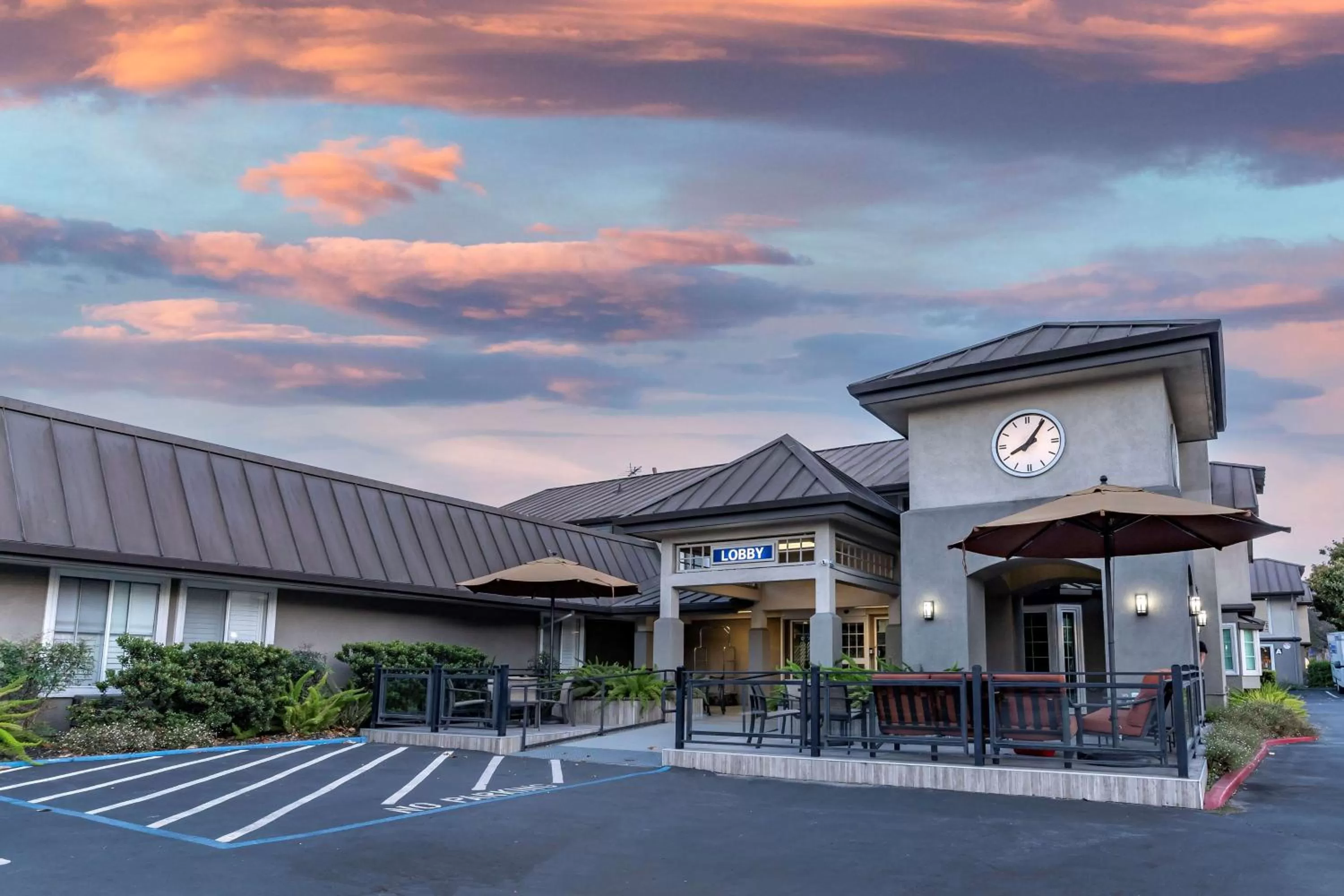 Property building in Best Western Silicon Valley Inn