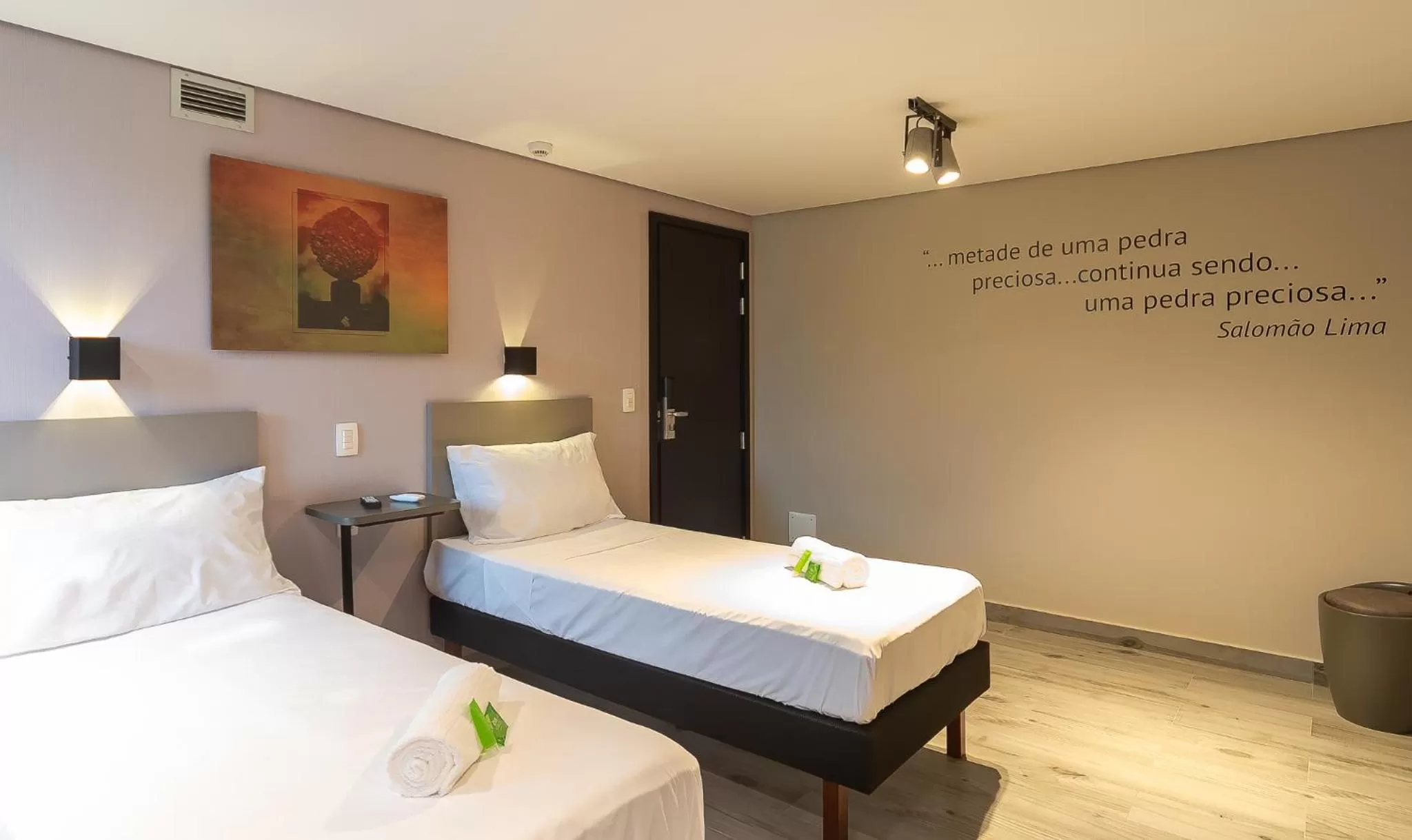 Photo of the whole room, Bed in Íbis Styles Itaúna