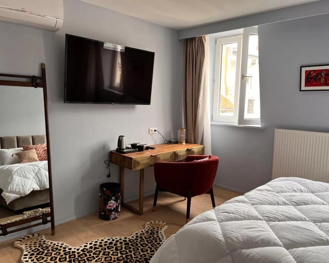 TV and multimedia, Bed in Hôtel La Pièce