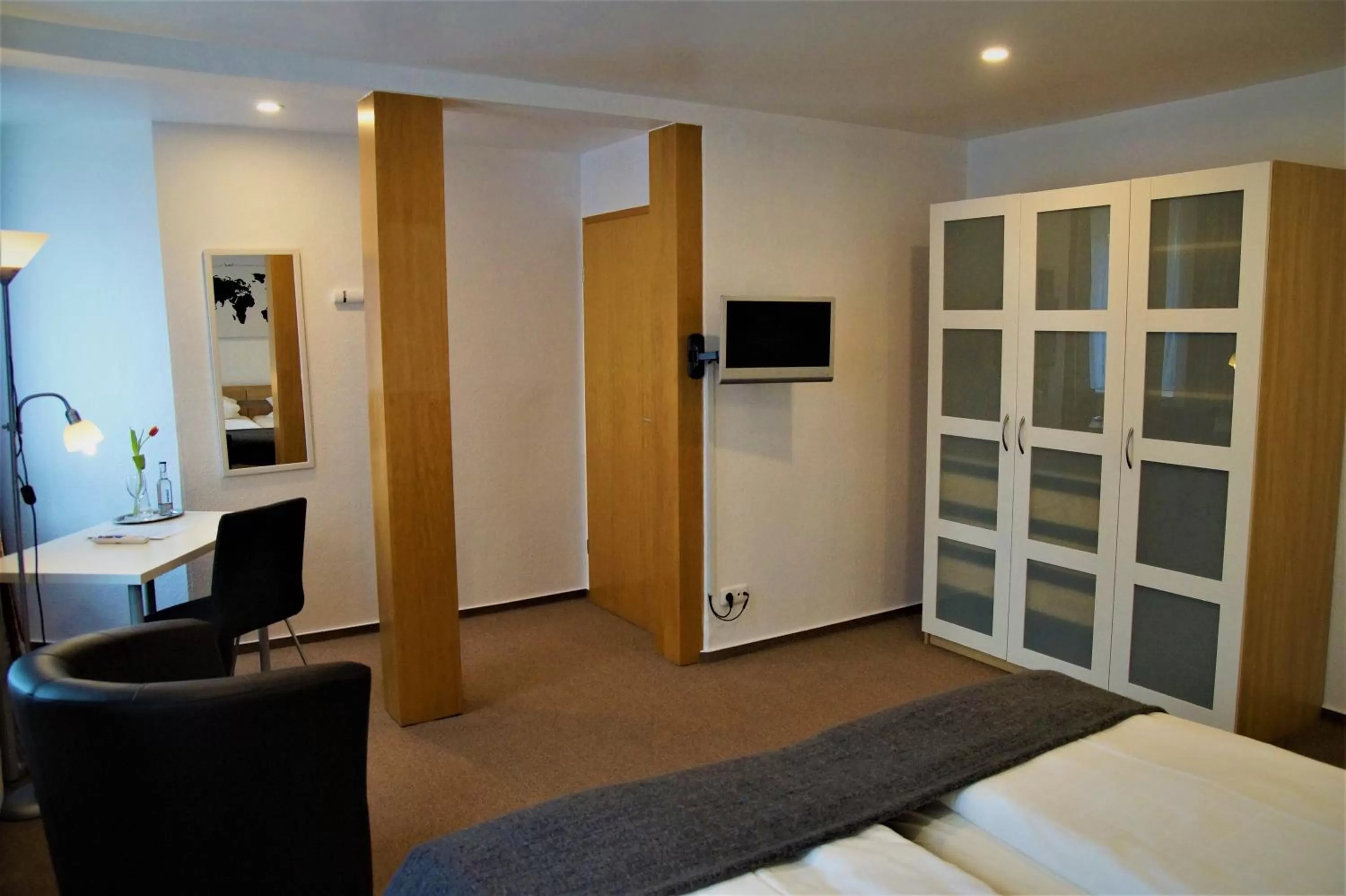 Photo of the whole room, TV/Entertainment Center in Bei Meier`s zum weißen Roß