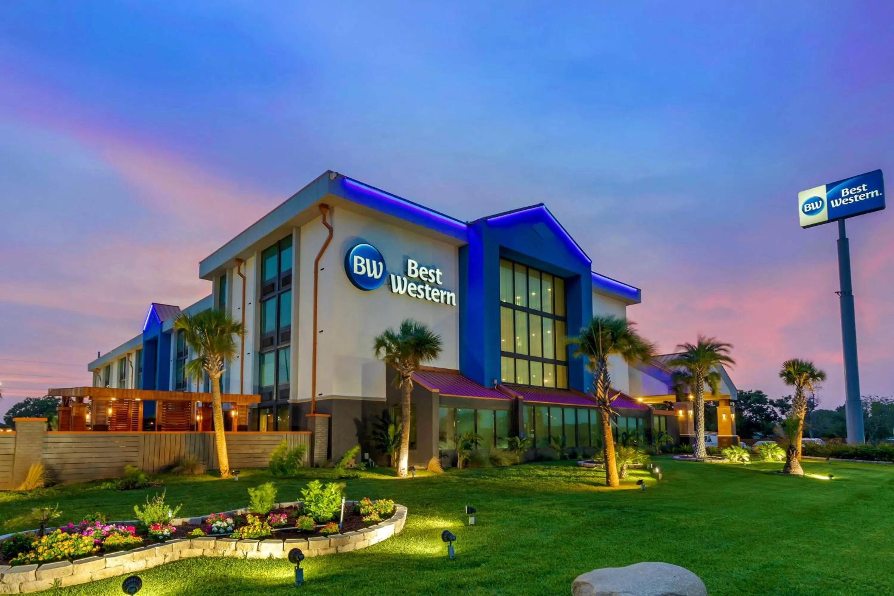 Property building in Best Western Corpus Christi Airport Hotel