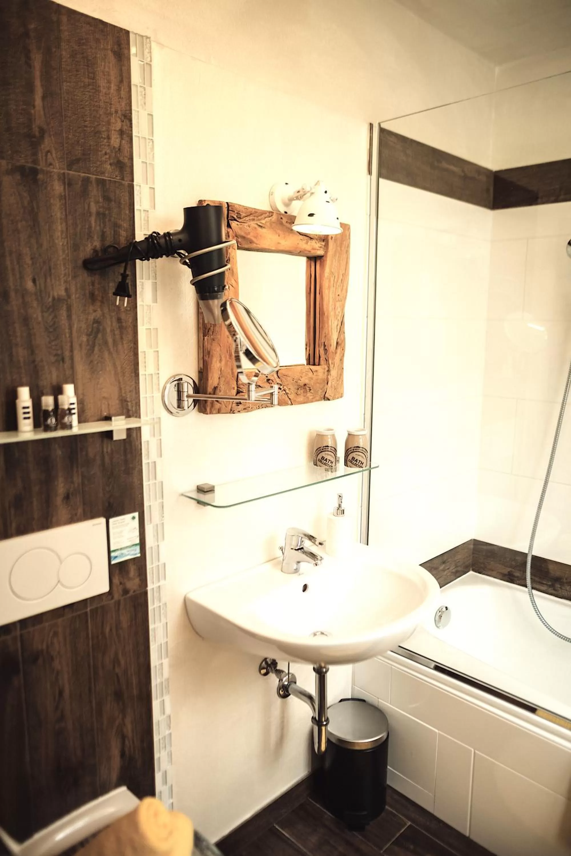 Shower, Bathroom in Das Hotel Stern 24h self-check-in