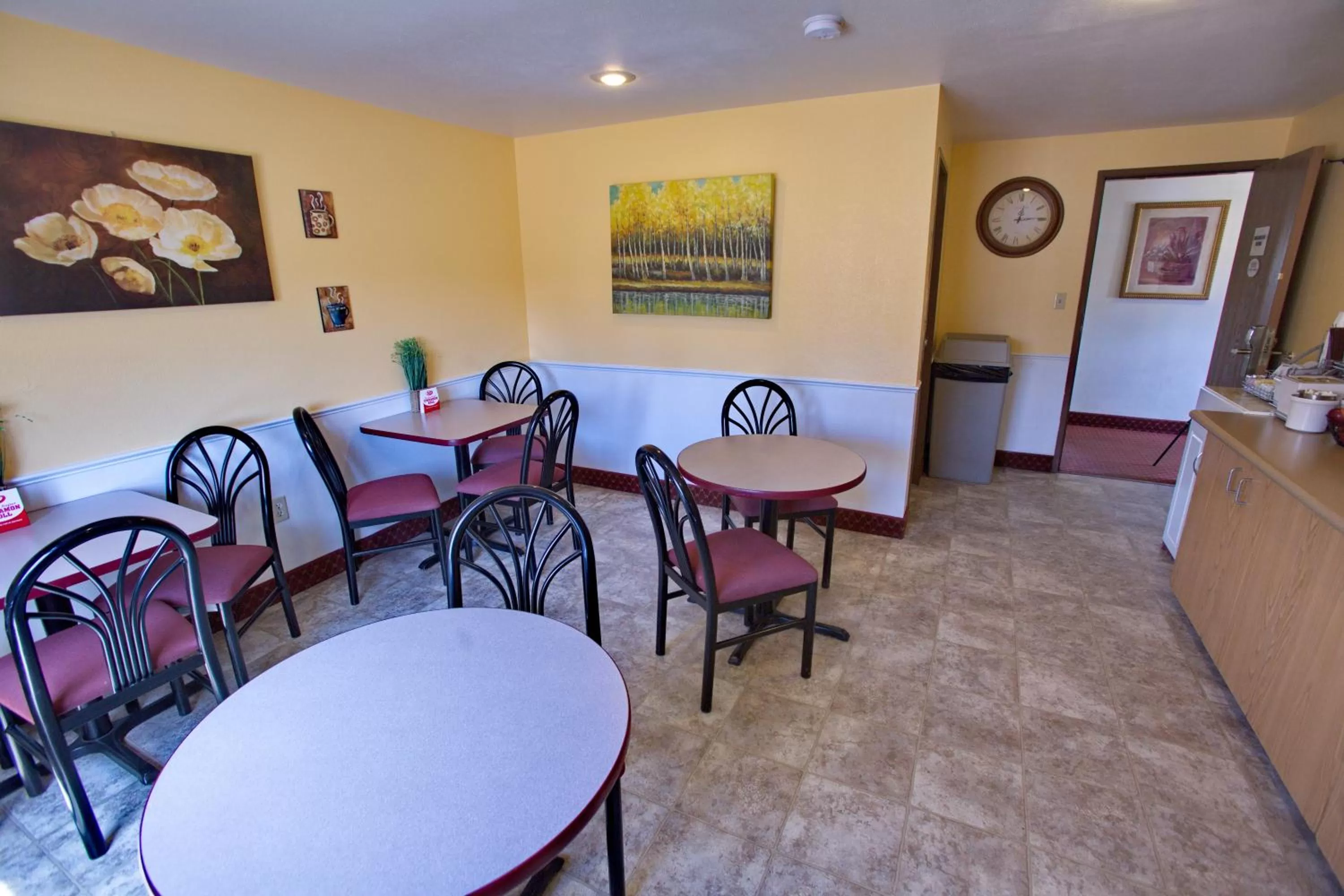 Restaurant/places to eat in Super 8 by Wyndham Elko