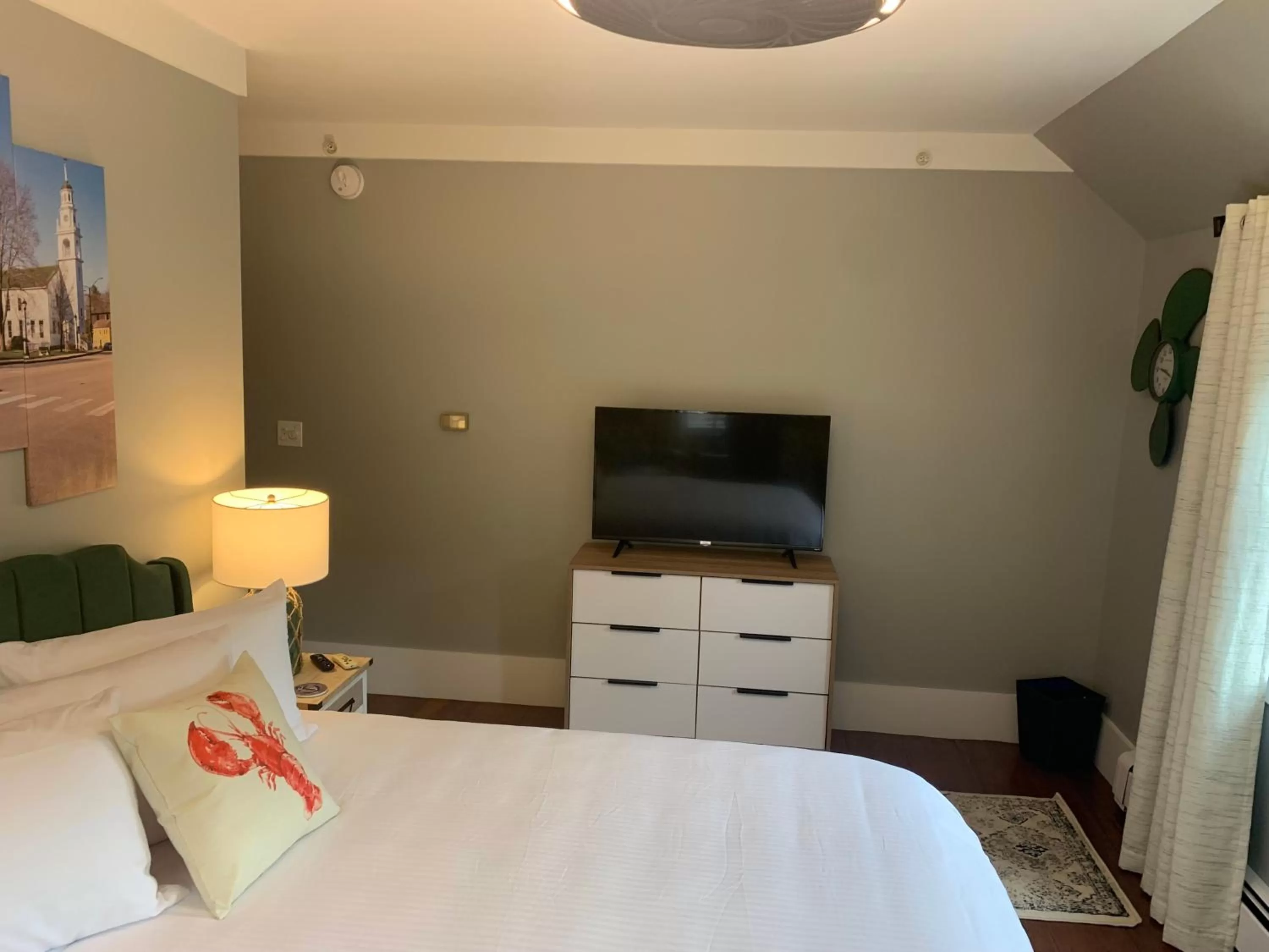 Bedroom, Bed in White Sails Inn