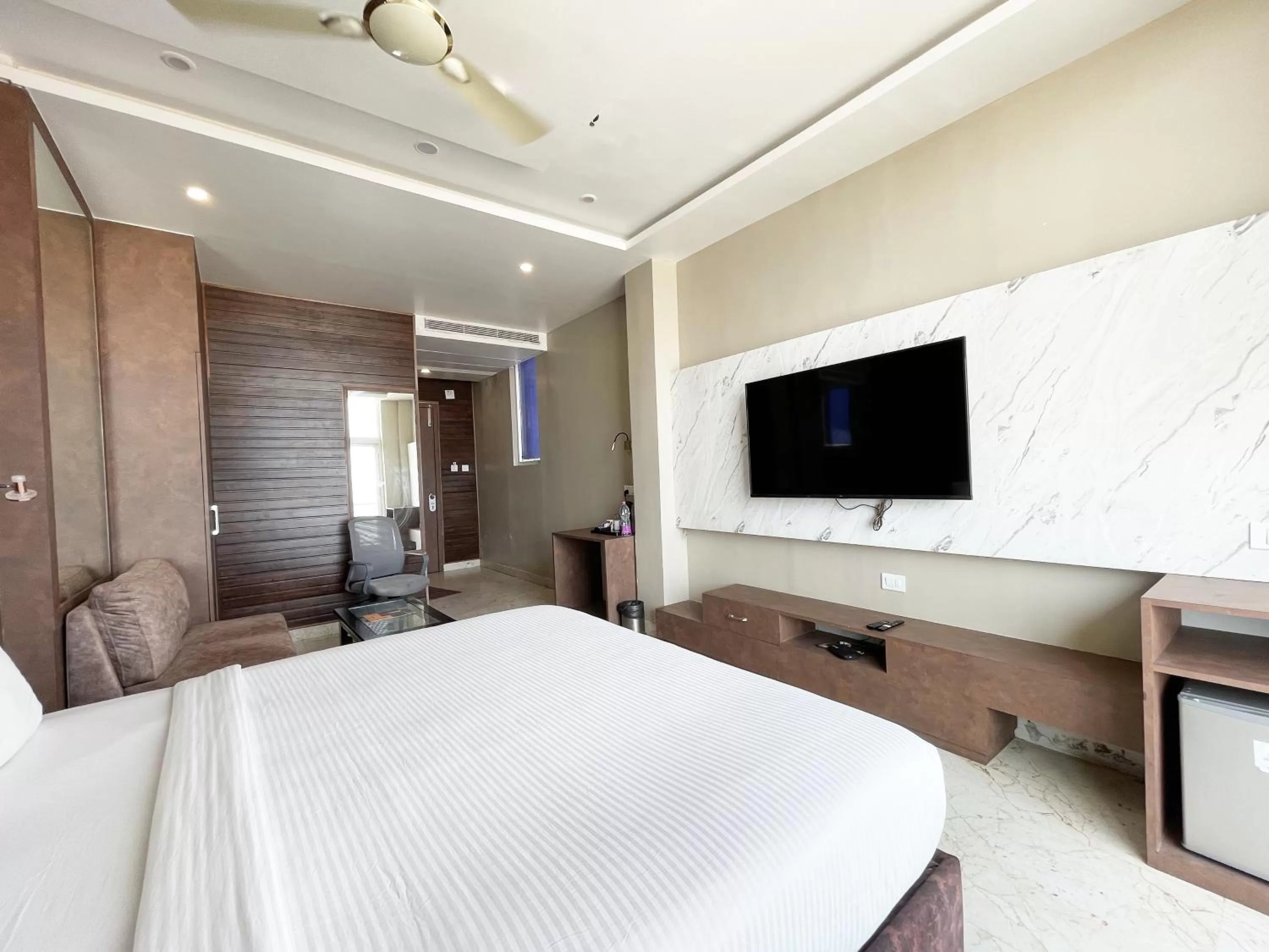 TV/Entertainment Center in Hotel TBS sea view ! Puri
