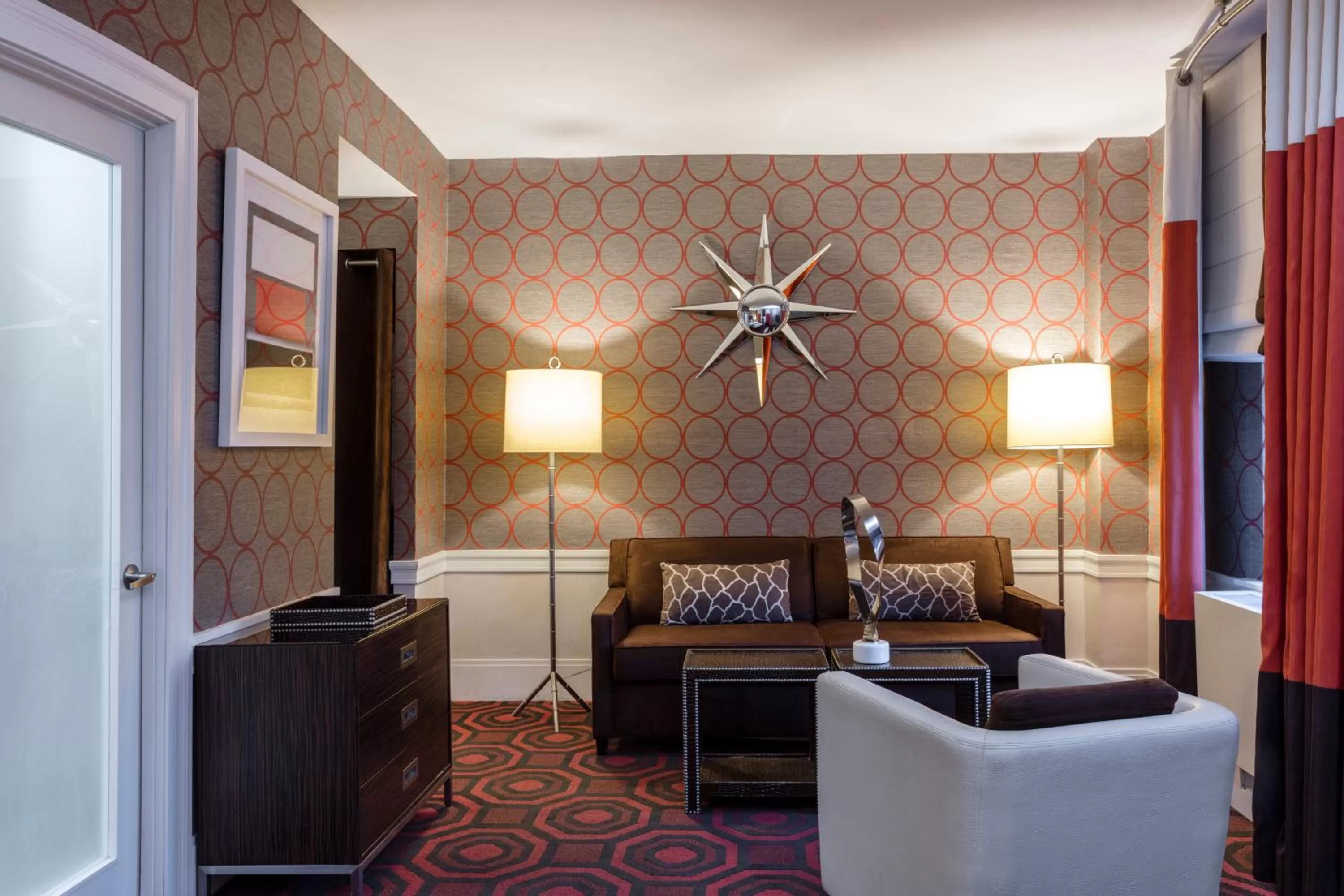 Living room, Bed in The Empire Hotel New York