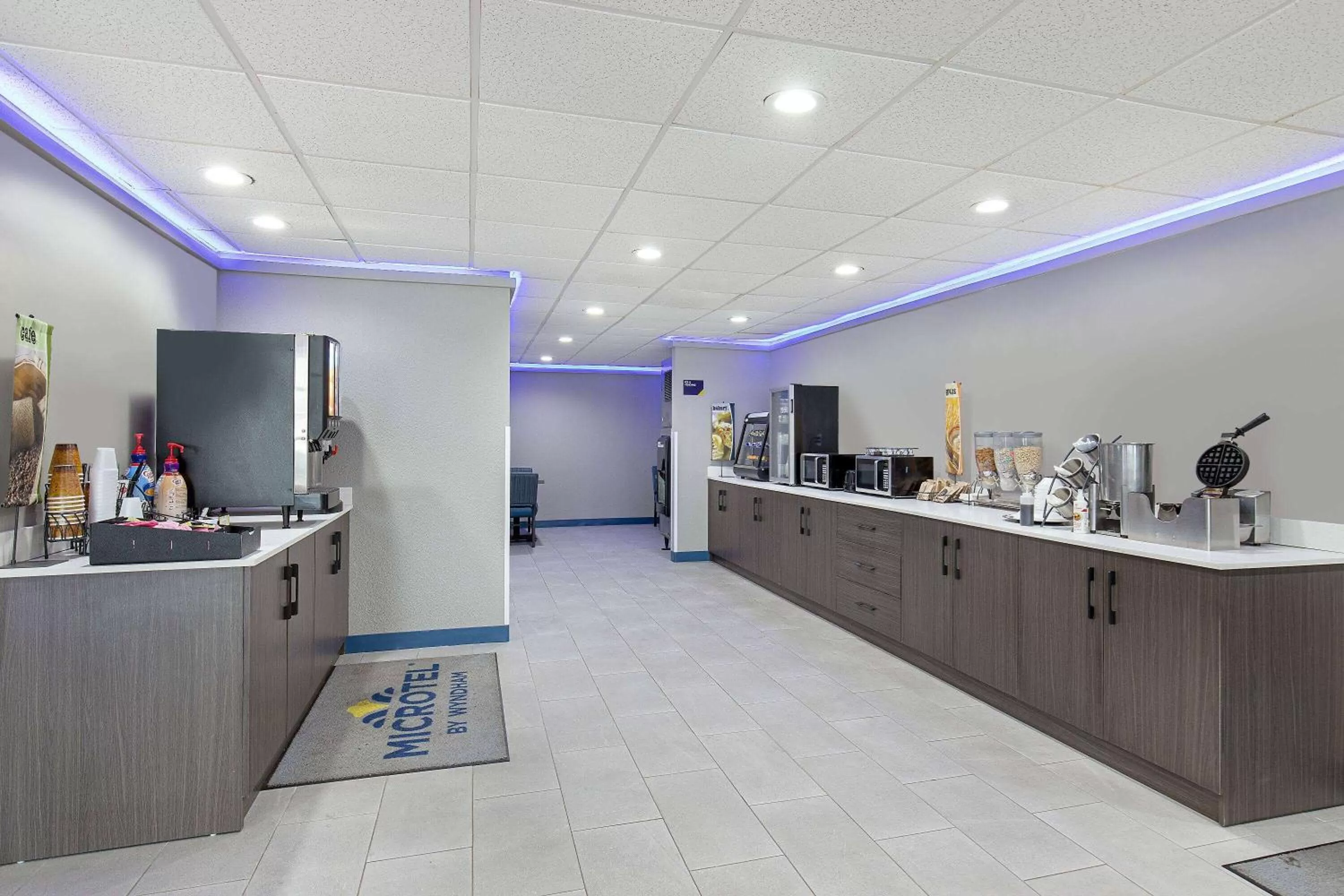 Breakfast in Microtel Inn & Suites by Wyndham Manchester - Newly Renovated