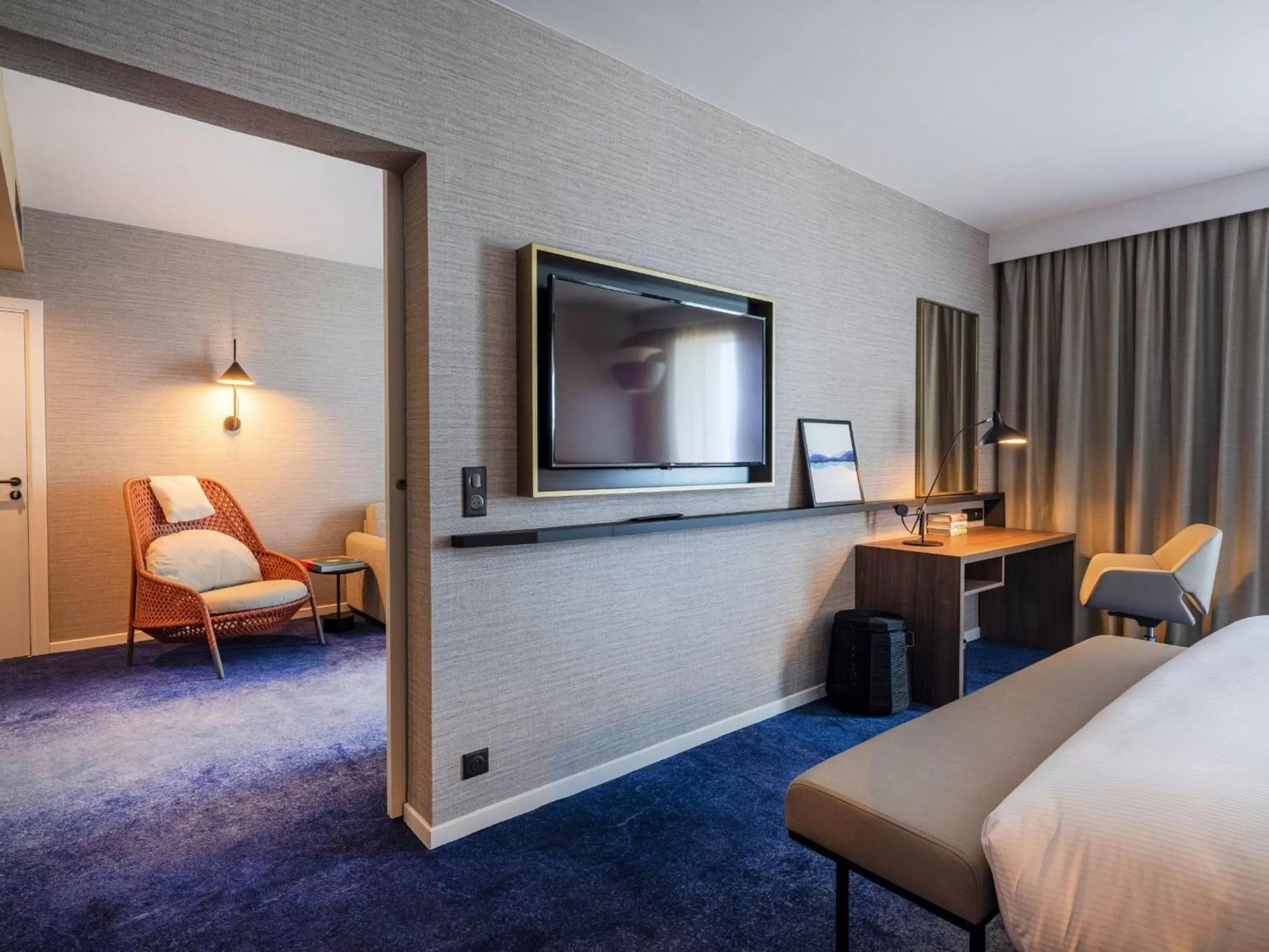 Bedroom, Bed in Crowne Plaza - Nice - Grand Arenas by IHG