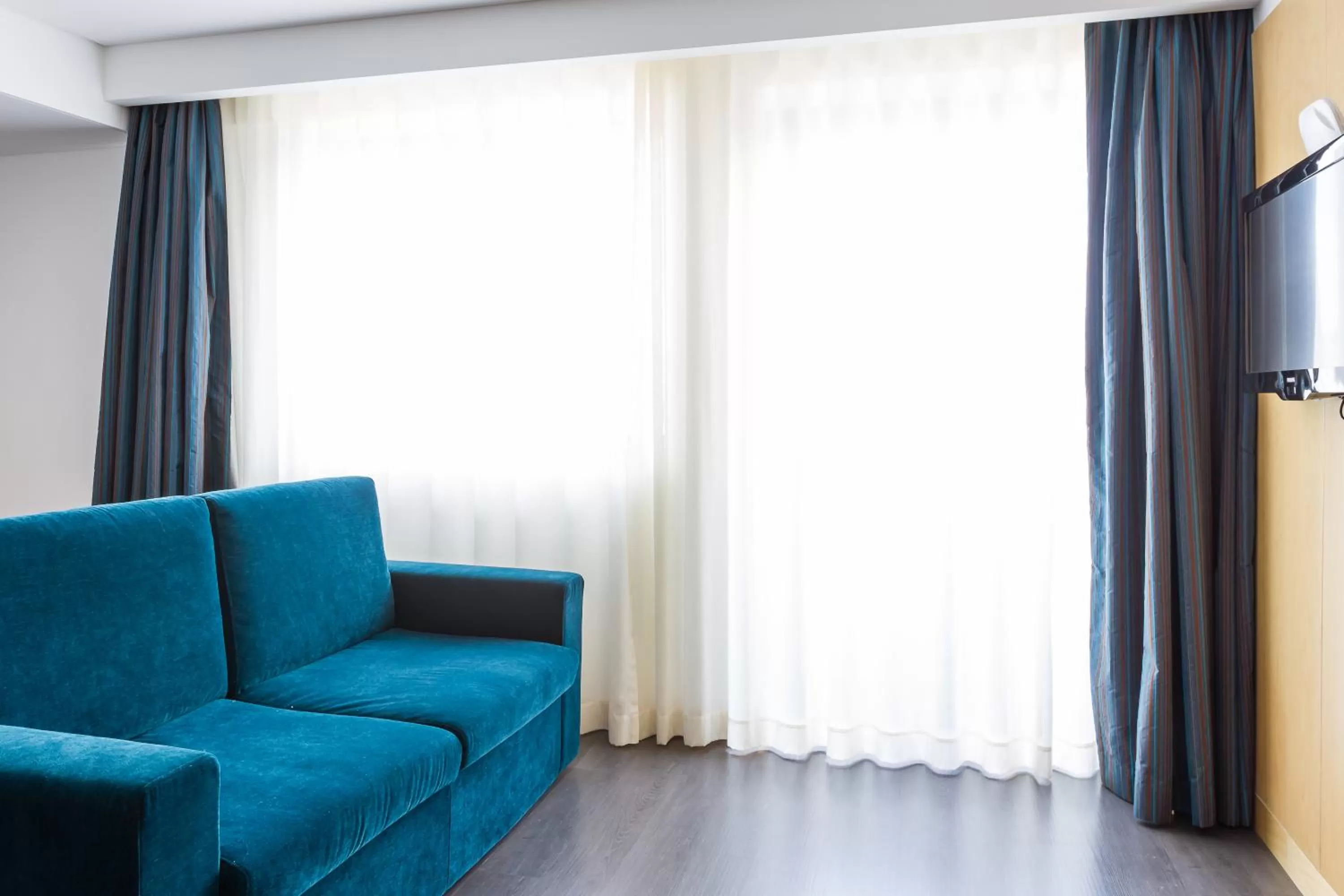 Seating area in Hotel Mercure Braga Centro