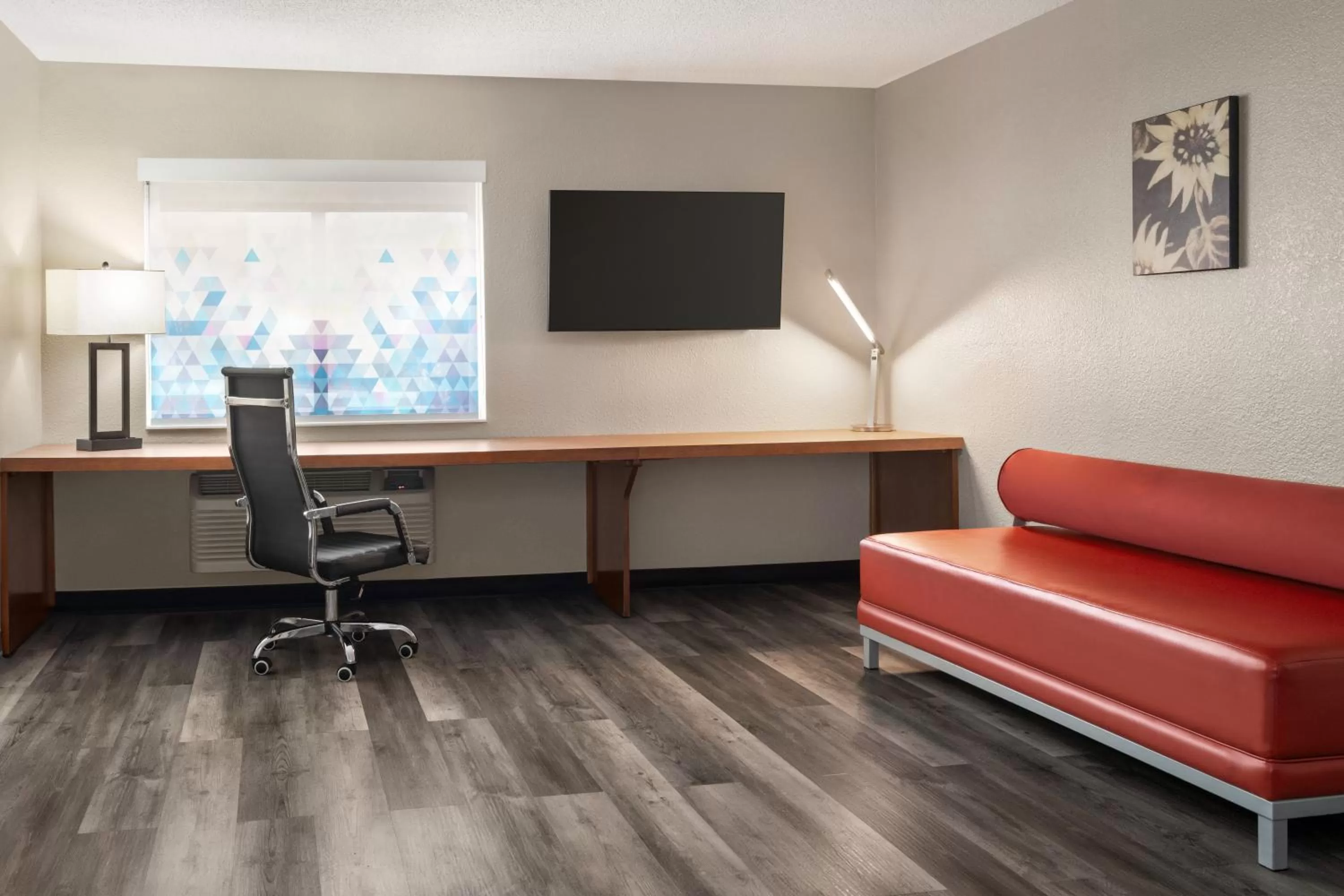 Living room in La Quinta by Wyndham Chicago Tinley Park