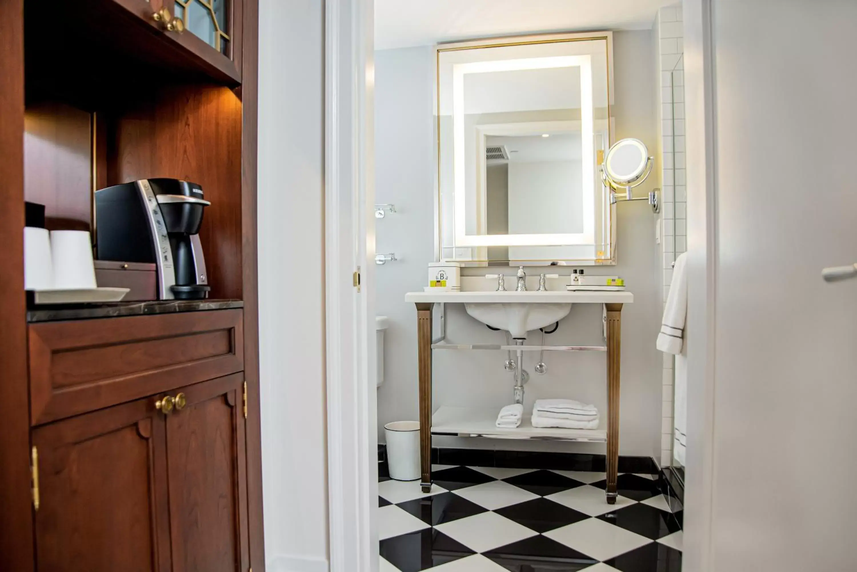 Premium King Room with City View in InterContinental New York Barclay Hotel by IHG Premium King Room with City View in InterContinental New York Barclay Hotel by IHG