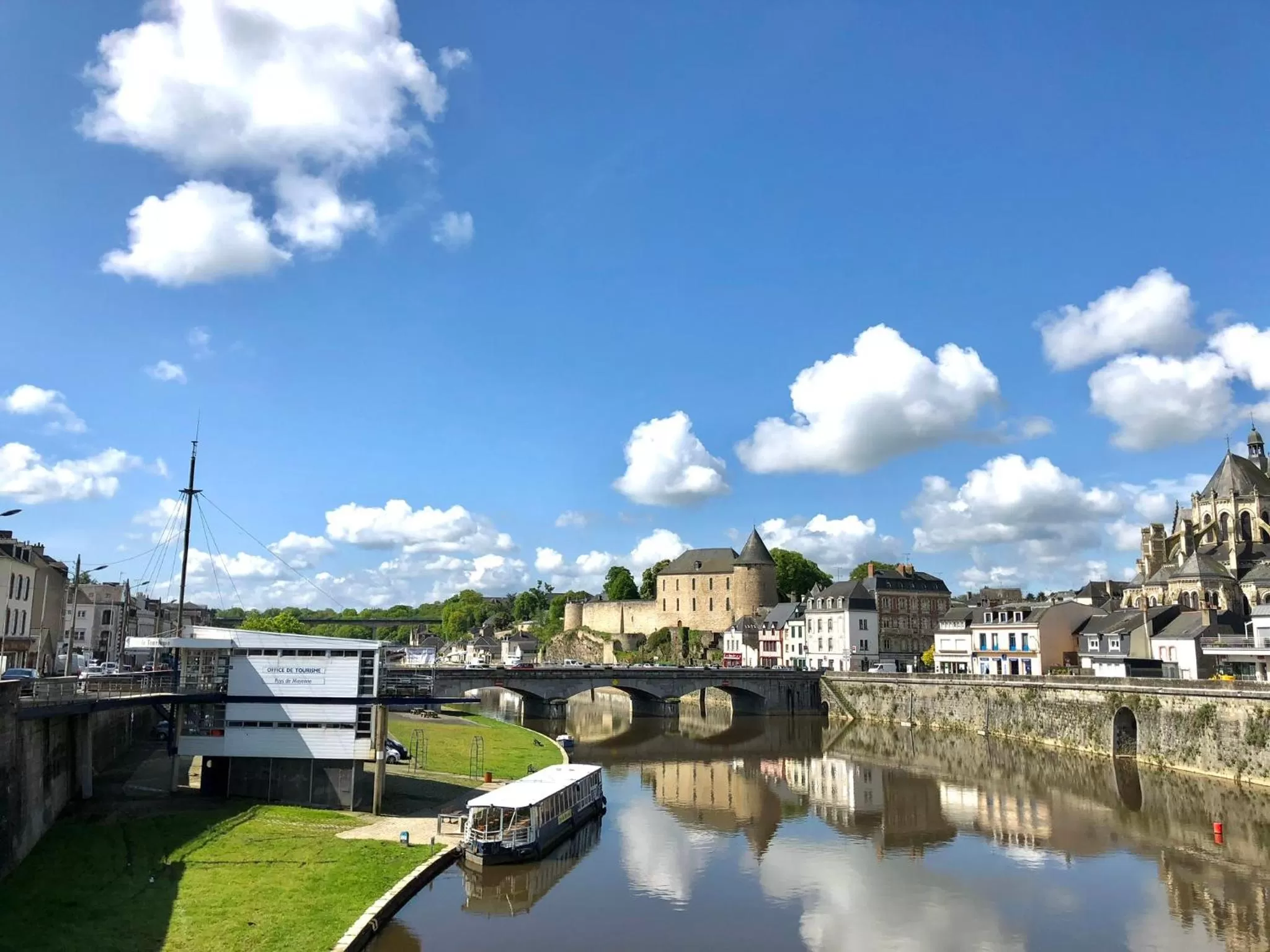 Neighbourhood in L'Hotel de Hercé Chambre d'Hote