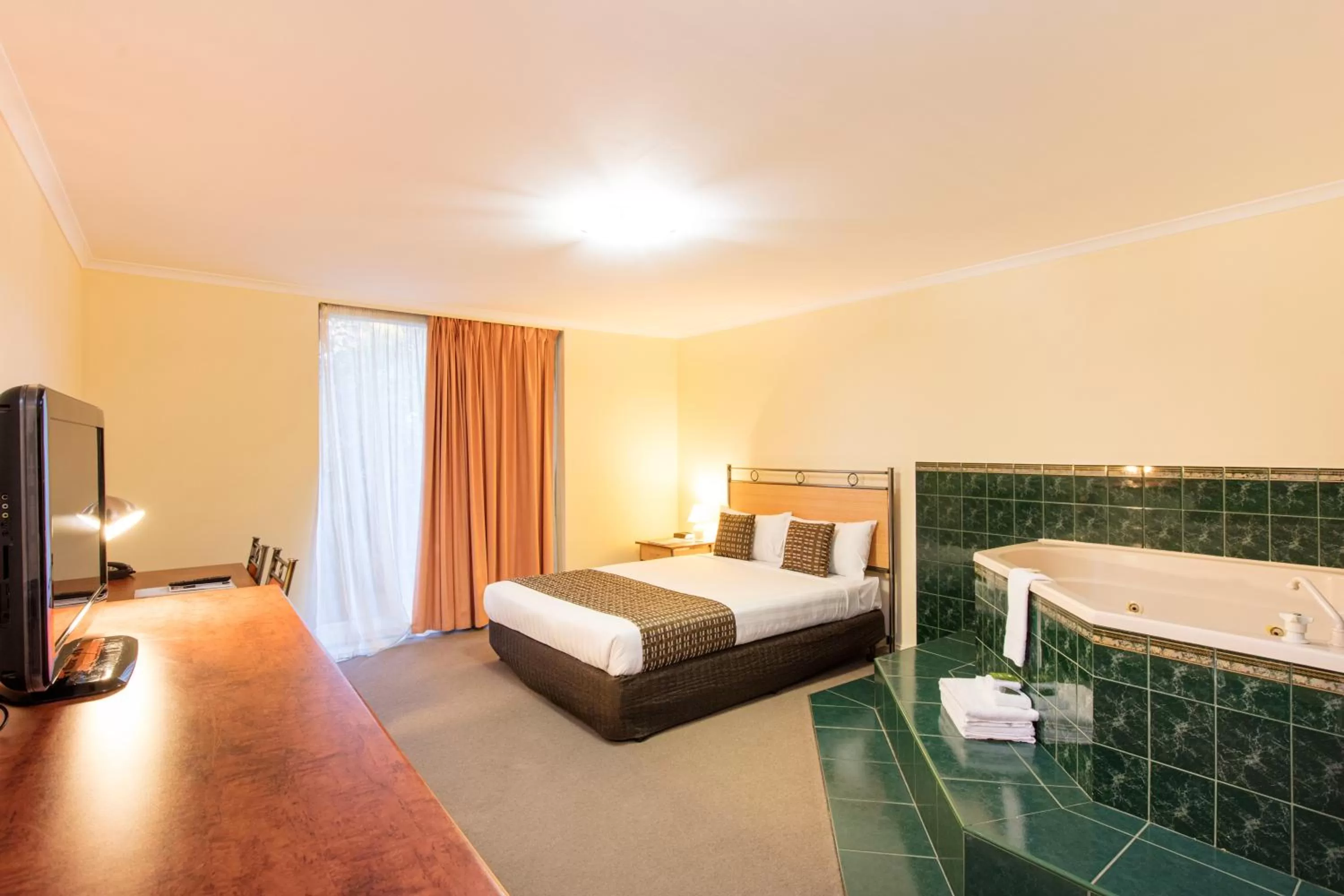 Bed in Mildura Inlander Resort