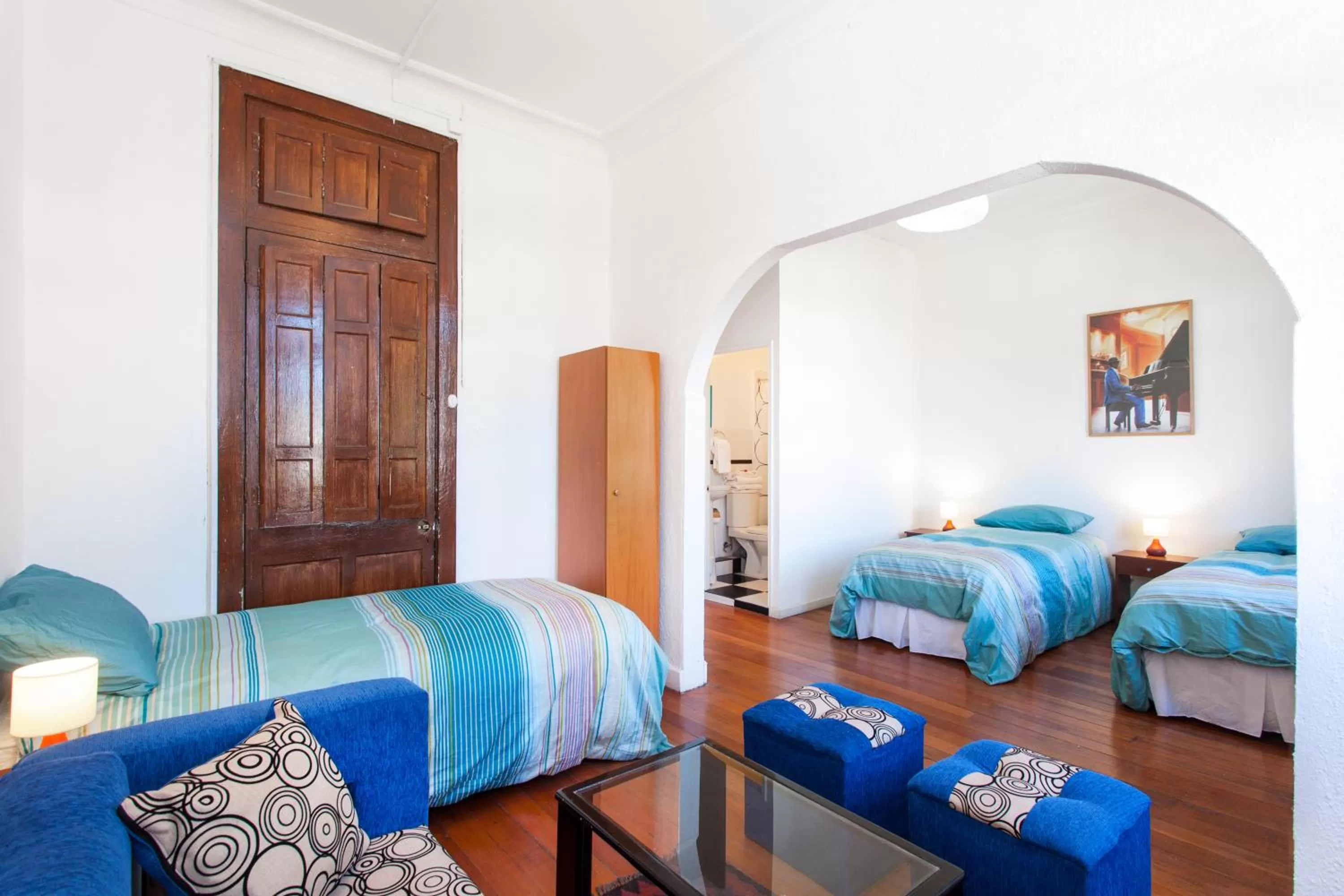 Photo of the whole room, Bed in Italia Suite