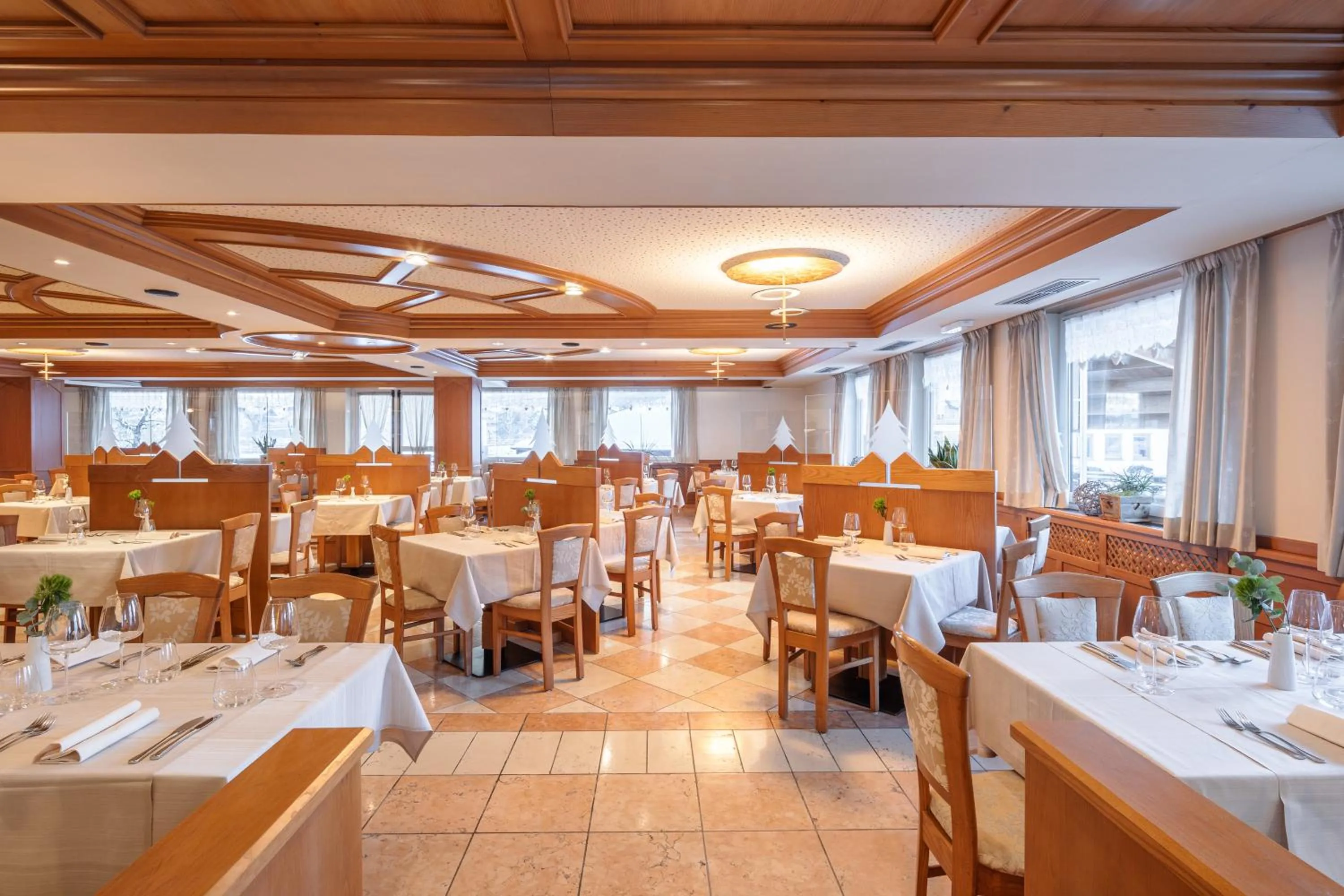 Restaurant/places to eat in Hotel Nele